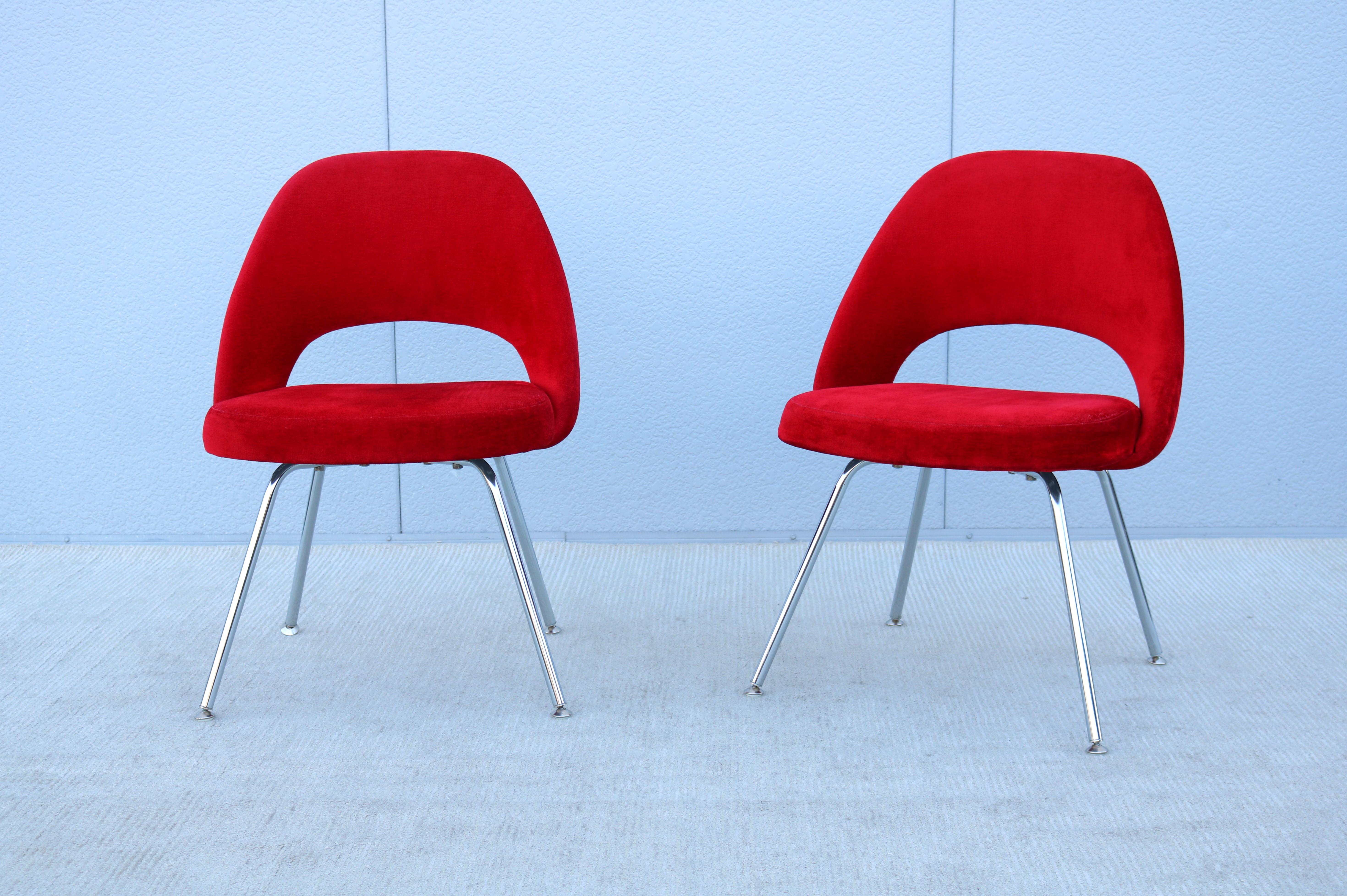 Steel Mid-Century Modern Eero Saarinen for Knoll Red Executive Armless Chairs - a Pair For Sale