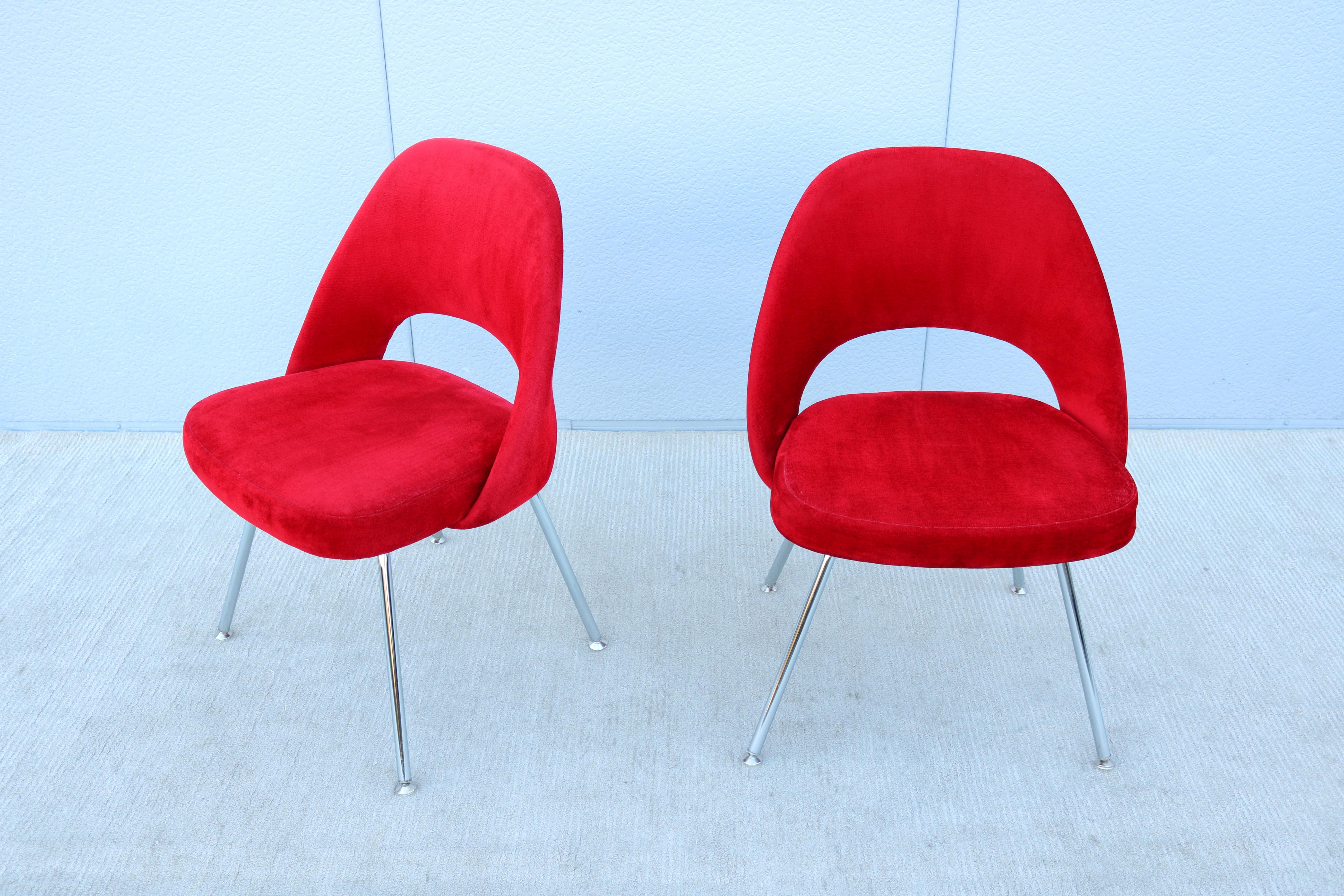 Mid-Century Modern Eero Saarinen for Knoll Red Executive Armless Chairs - a Pair For Sale 1