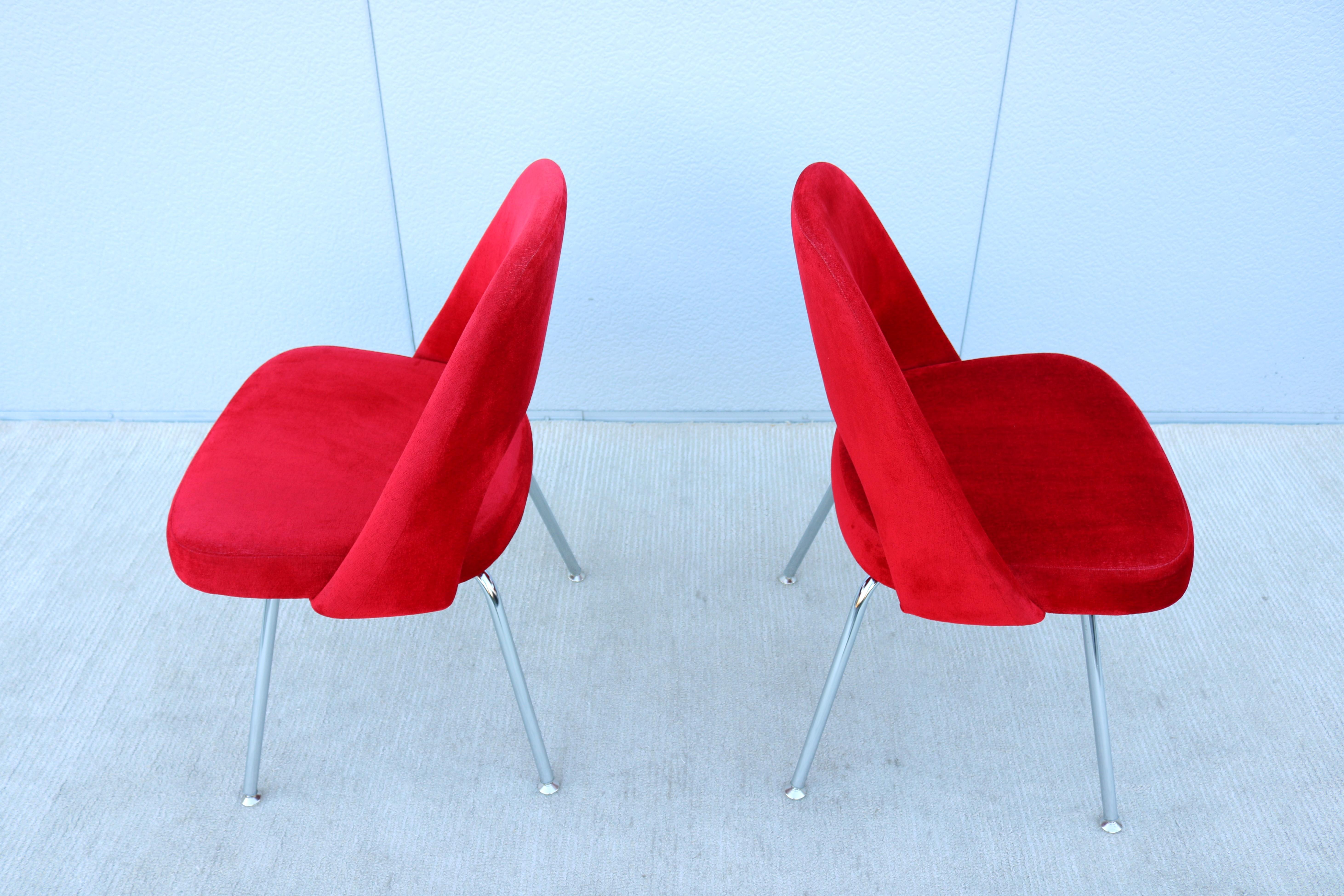 Mid-Century Modern Eero Saarinen for Knoll Red Executive Armless Chairs - a Pair For Sale 2