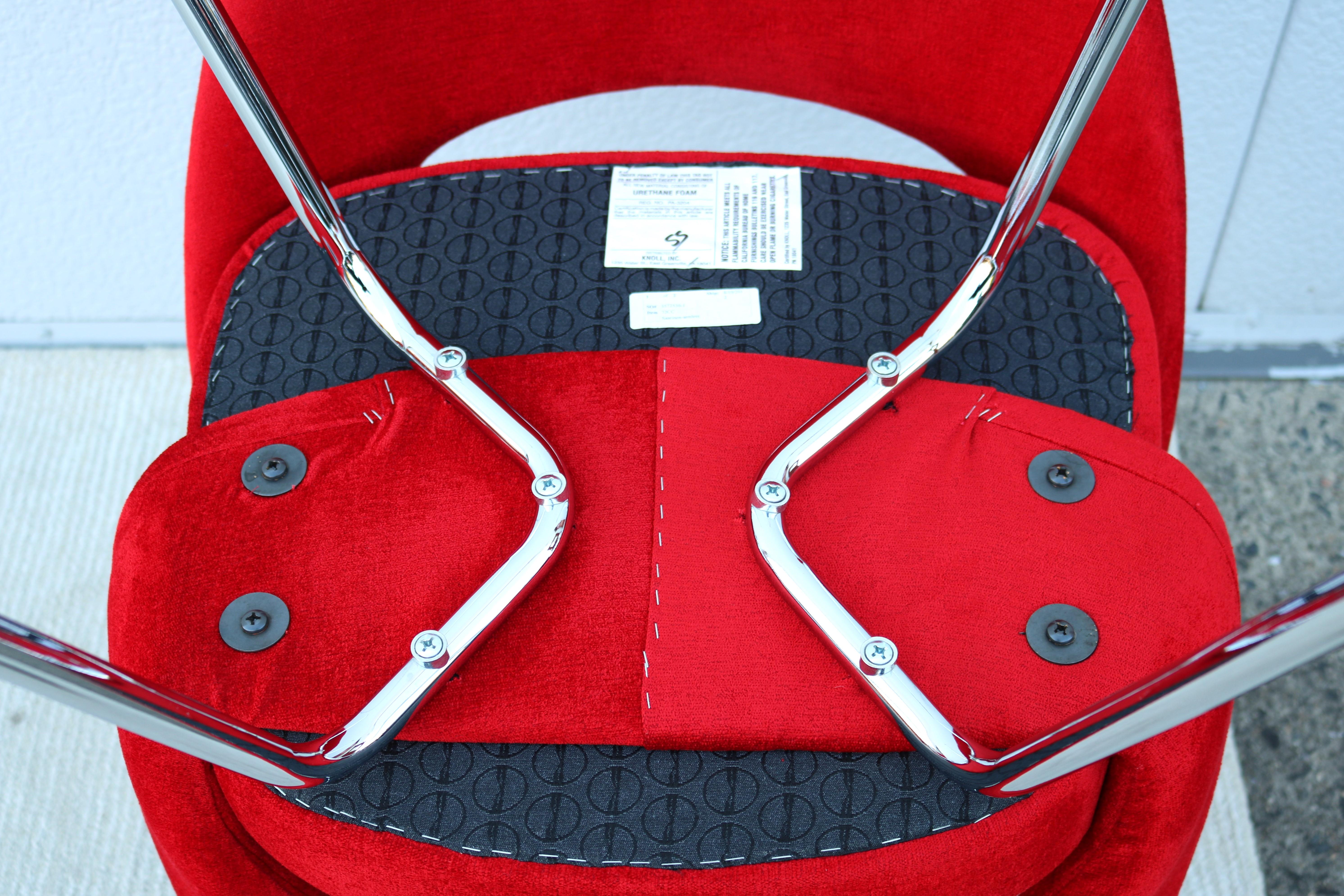 Ensemble de 4 fauteuils sans accoudoirs rouges de style moderne du milieu du siècle dernier d'Eero Saarinen pour Knoll en vente 8