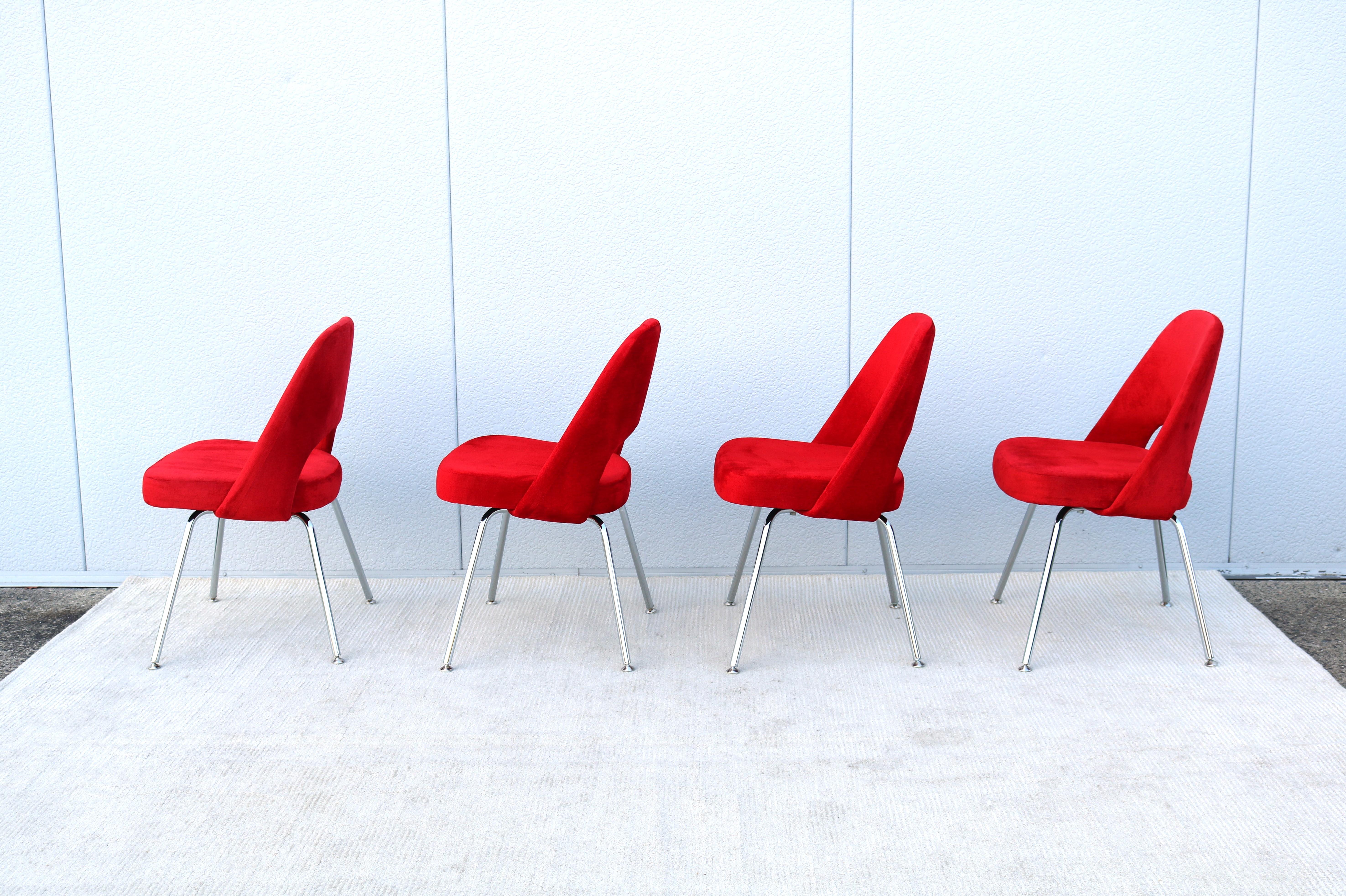 Set von 4 armlosen Chefsesseln, Eero Saarinen für Knoll, Rot, Mid-Century Modern im Angebot 1