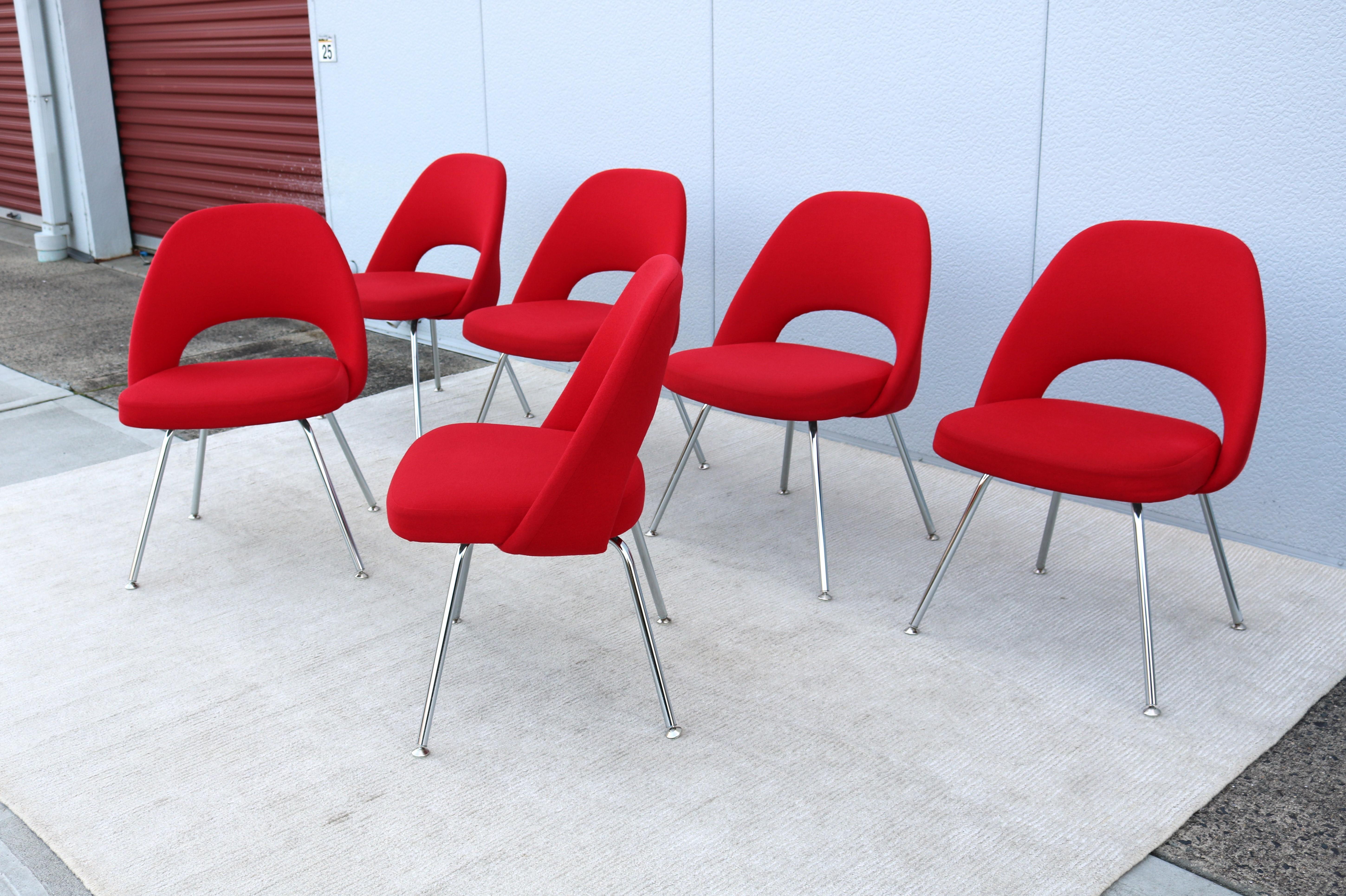 Mid-Century Modern Eero Saarinen for Knoll Red Executive Armless Chairs Set of 6 For Sale 3