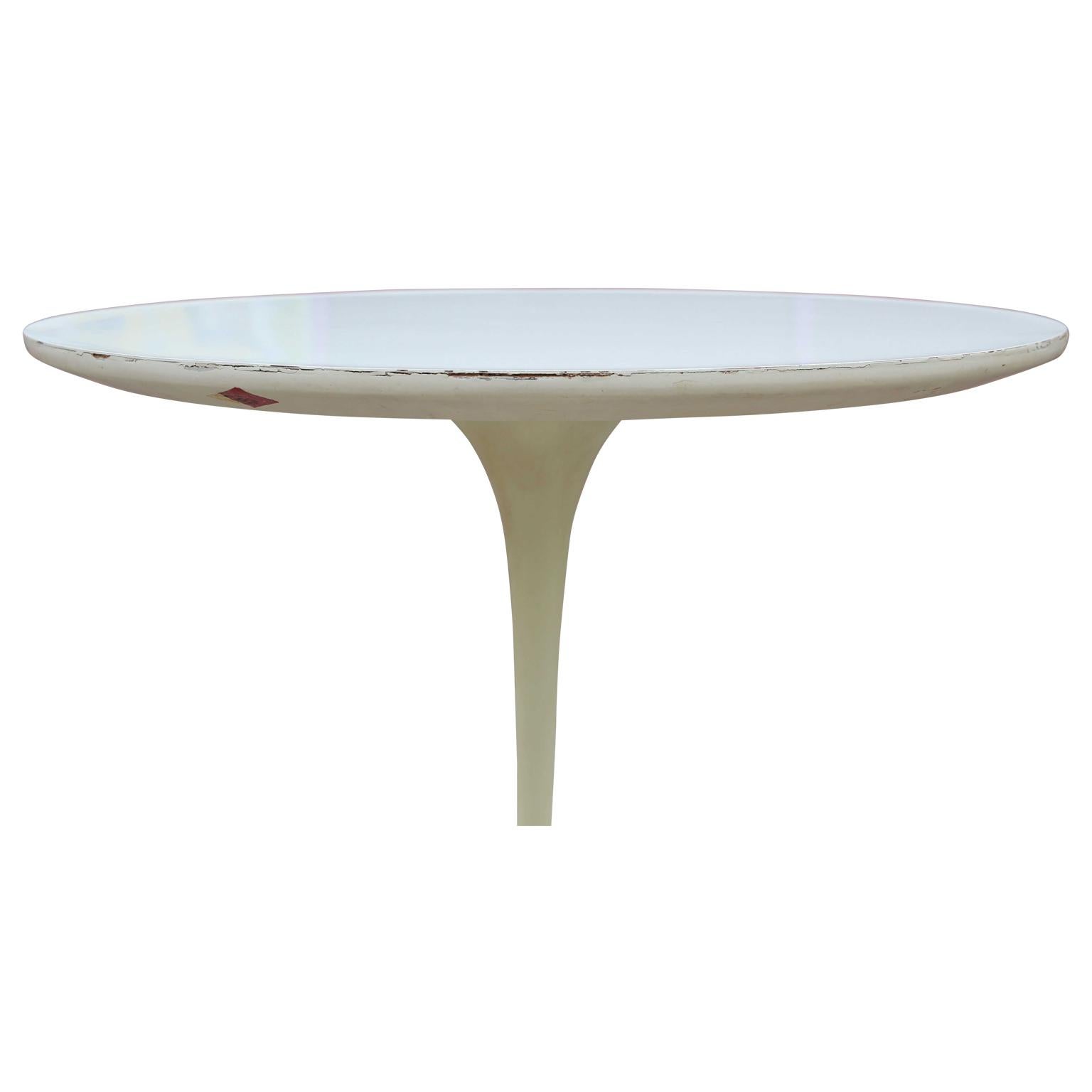 Mid-Century Modern Eero Saarinen for Knoll Round Tulip Side Table In Good Condition In Houston, TX