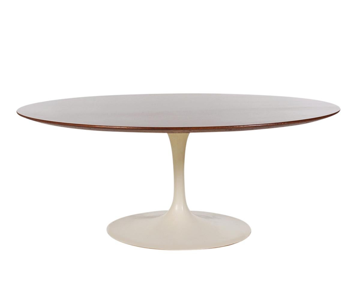 Late 20th Century Mid-Century Modern Eero Saarinen for Knoll Tulip Coffee Table with Walnut Top For Sale