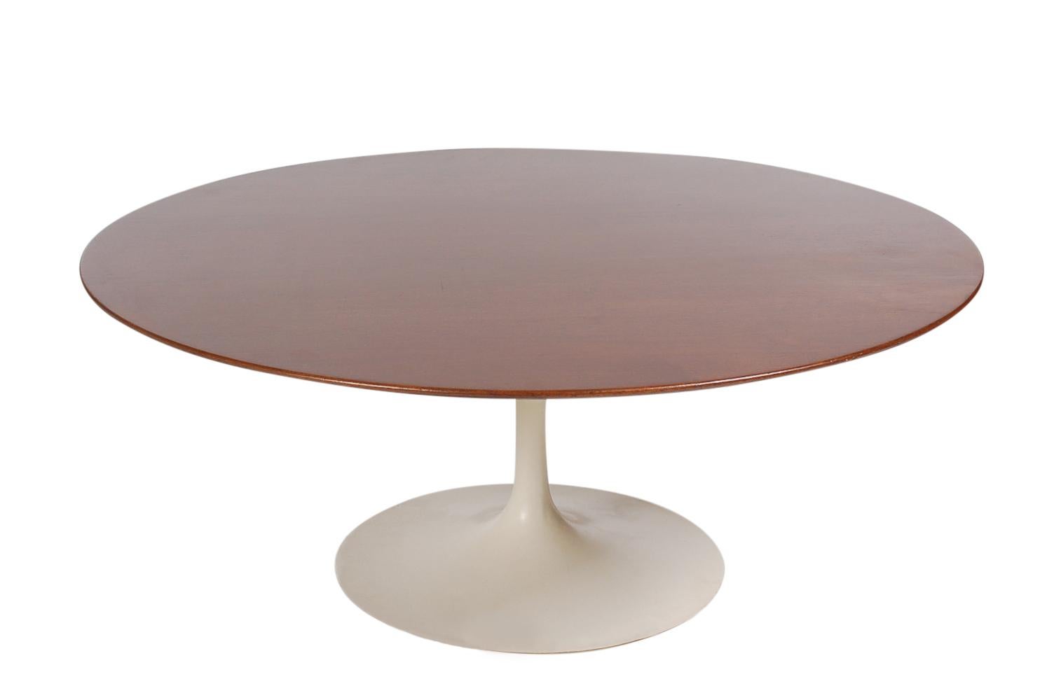 Aluminum Mid-Century Modern Eero Saarinen for Knoll Tulip Coffee Table with Walnut Top For Sale