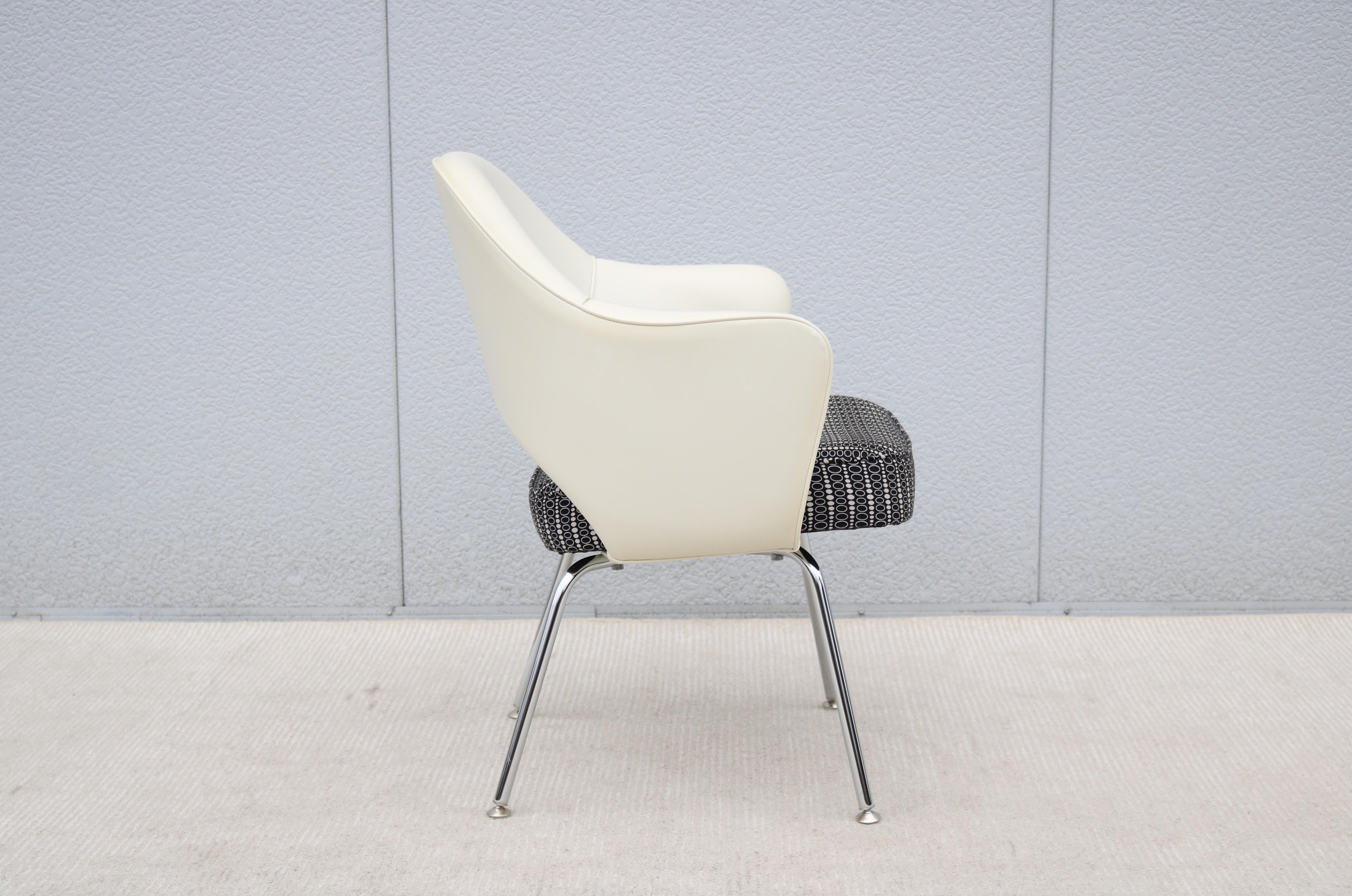 Mid-Century Modern Eero Saarinen for Knoll White and Black Executive Arm Chair For Sale 9