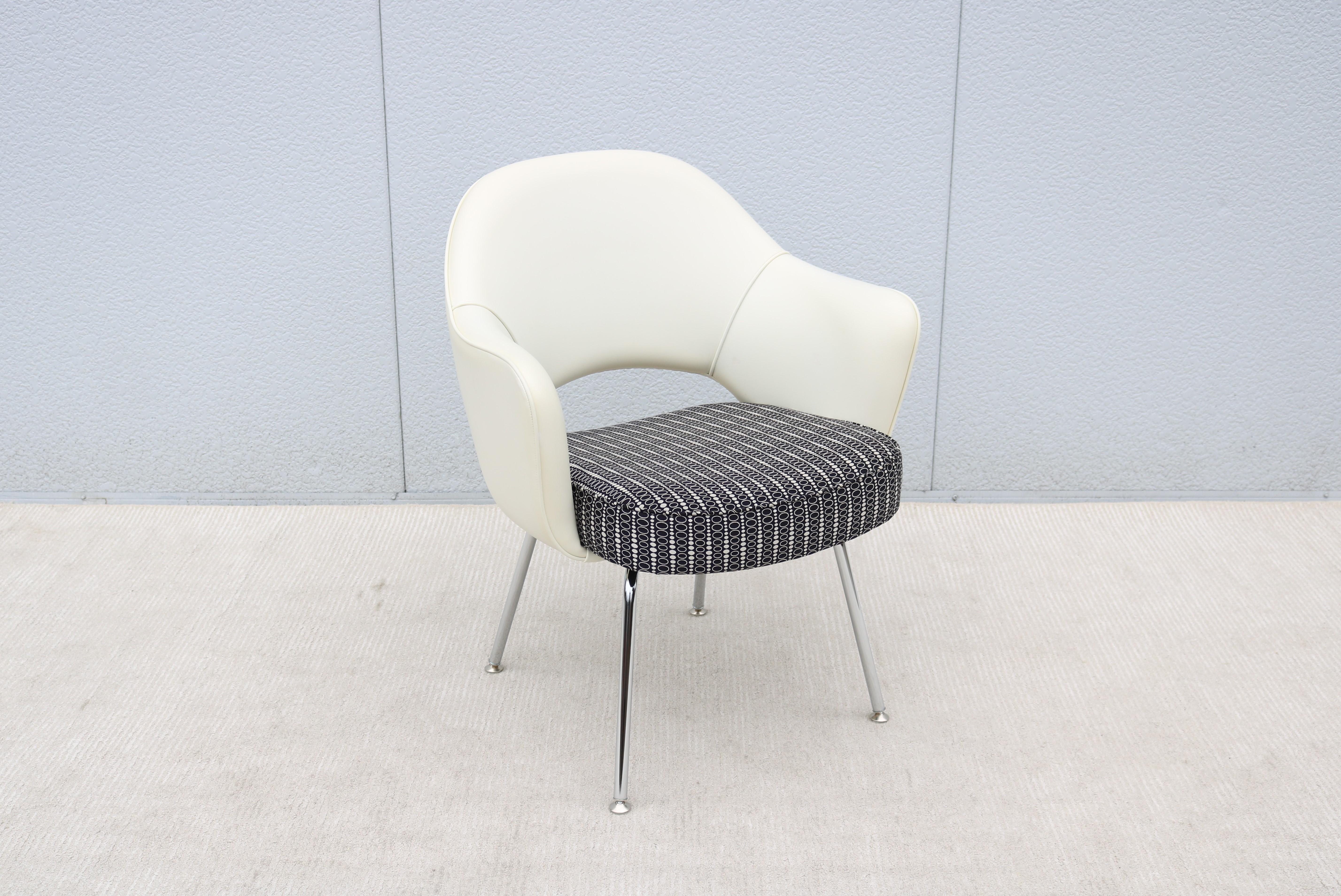Polished Mid-Century Modern Eero Saarinen for Knoll White and Black Executive Arm Chair For Sale