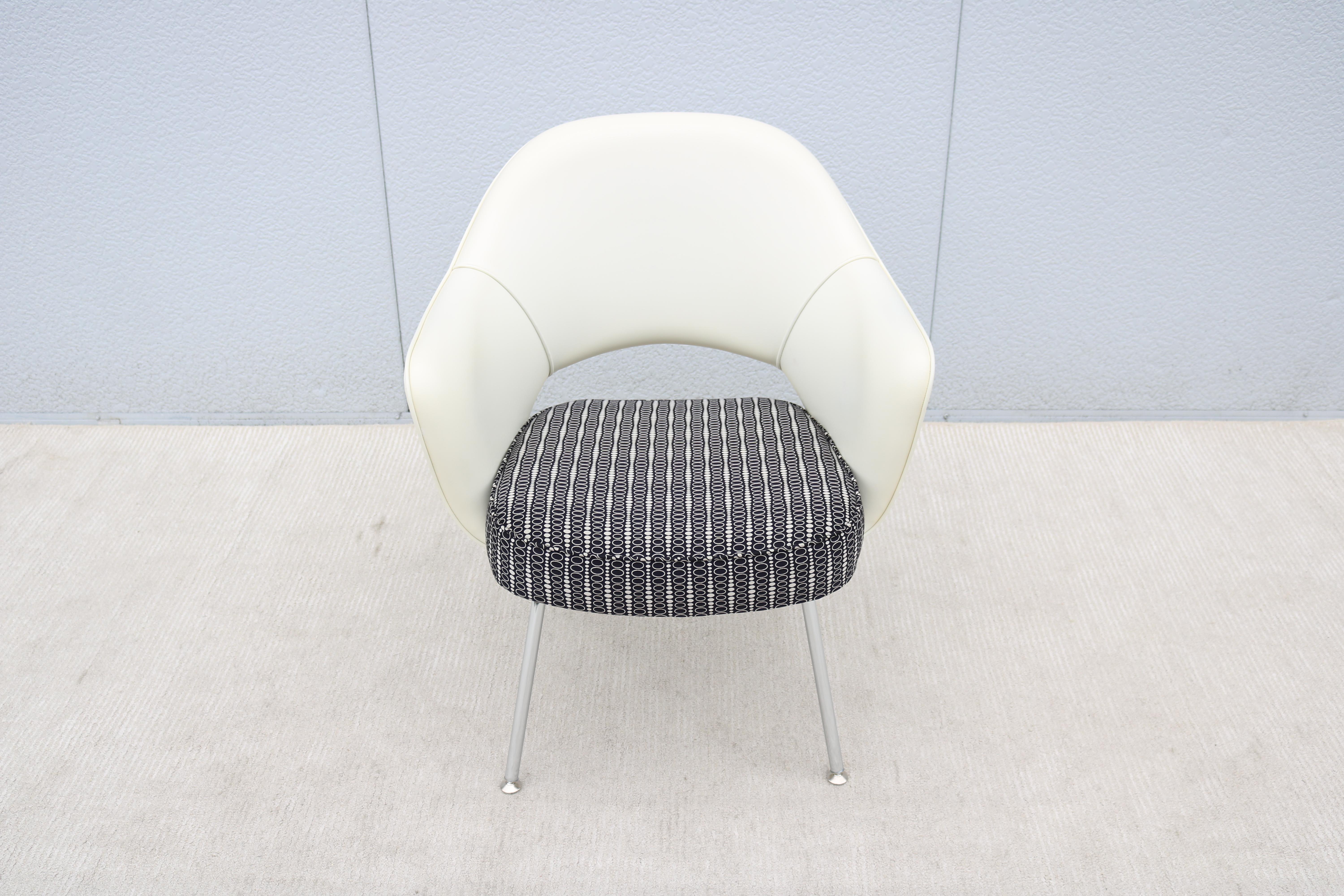 Contemporary Mid-Century Modern Eero Saarinen for Knoll White and Black Executive Arm Chair For Sale