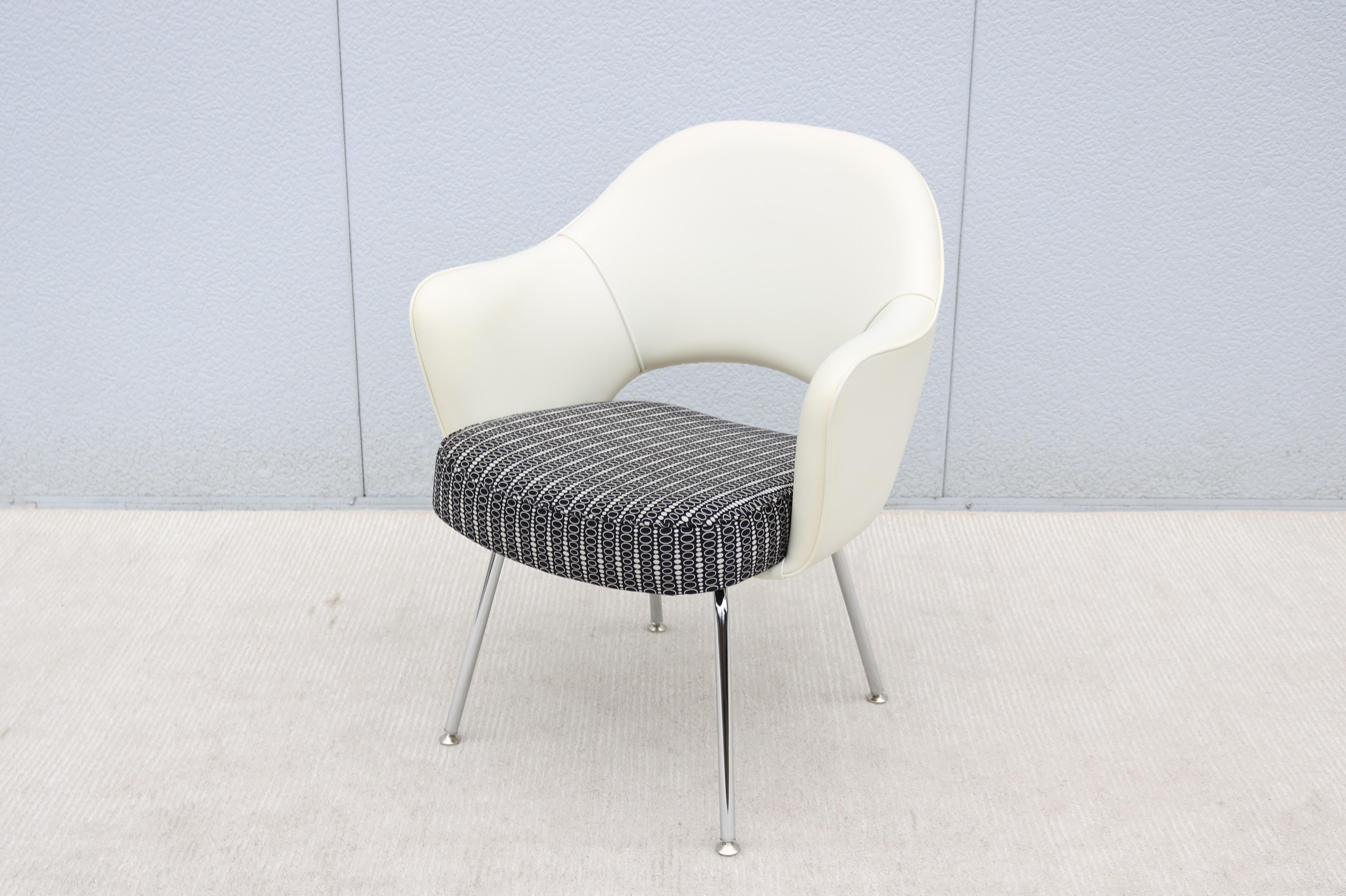 Mid-Century Modern Eero Saarinen for Knoll White and Black Executive Arm Chair For Sale 2