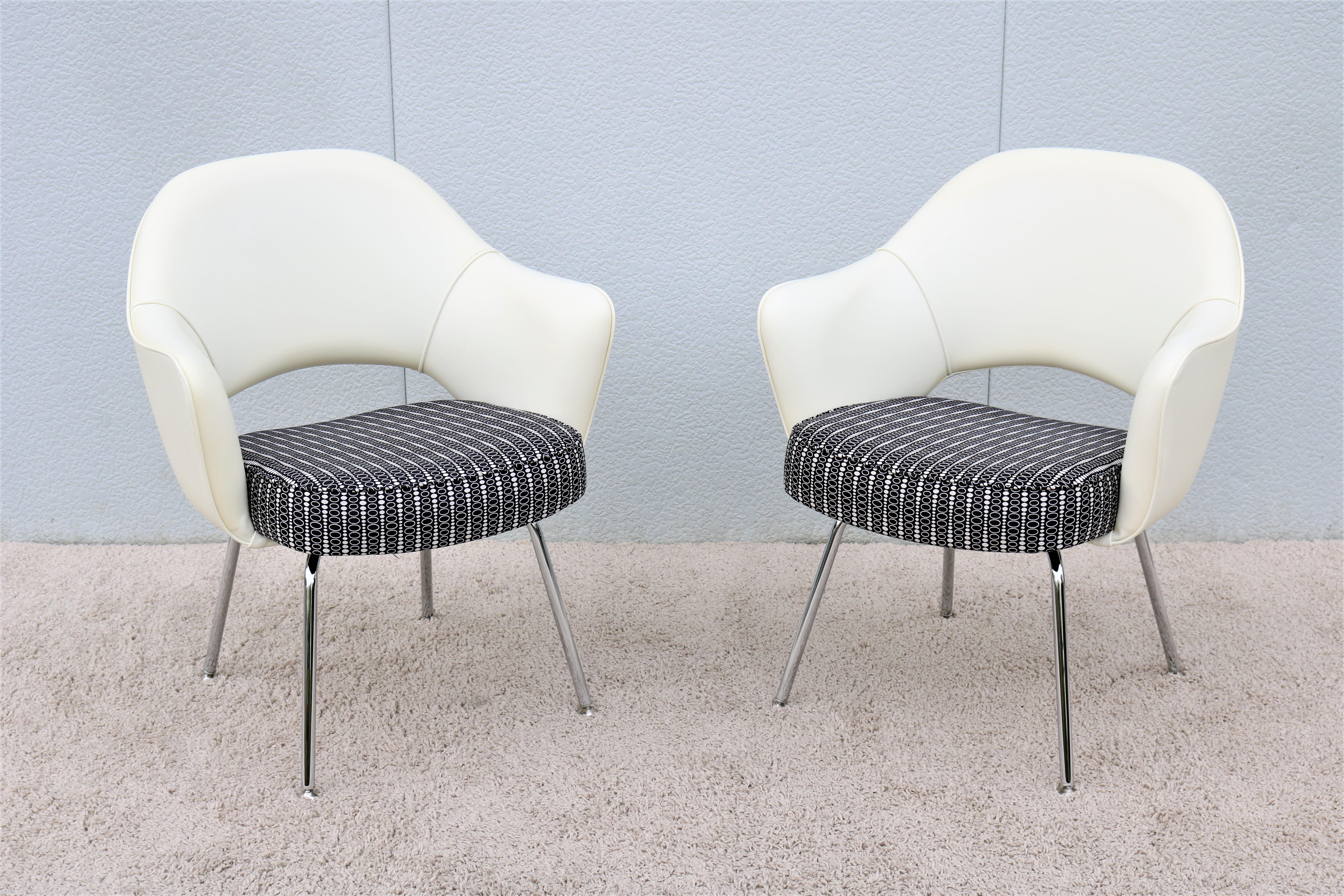 Mid-Century Modern Eero Saarinen for Knoll White Executive Armchairs, Set of 6 7