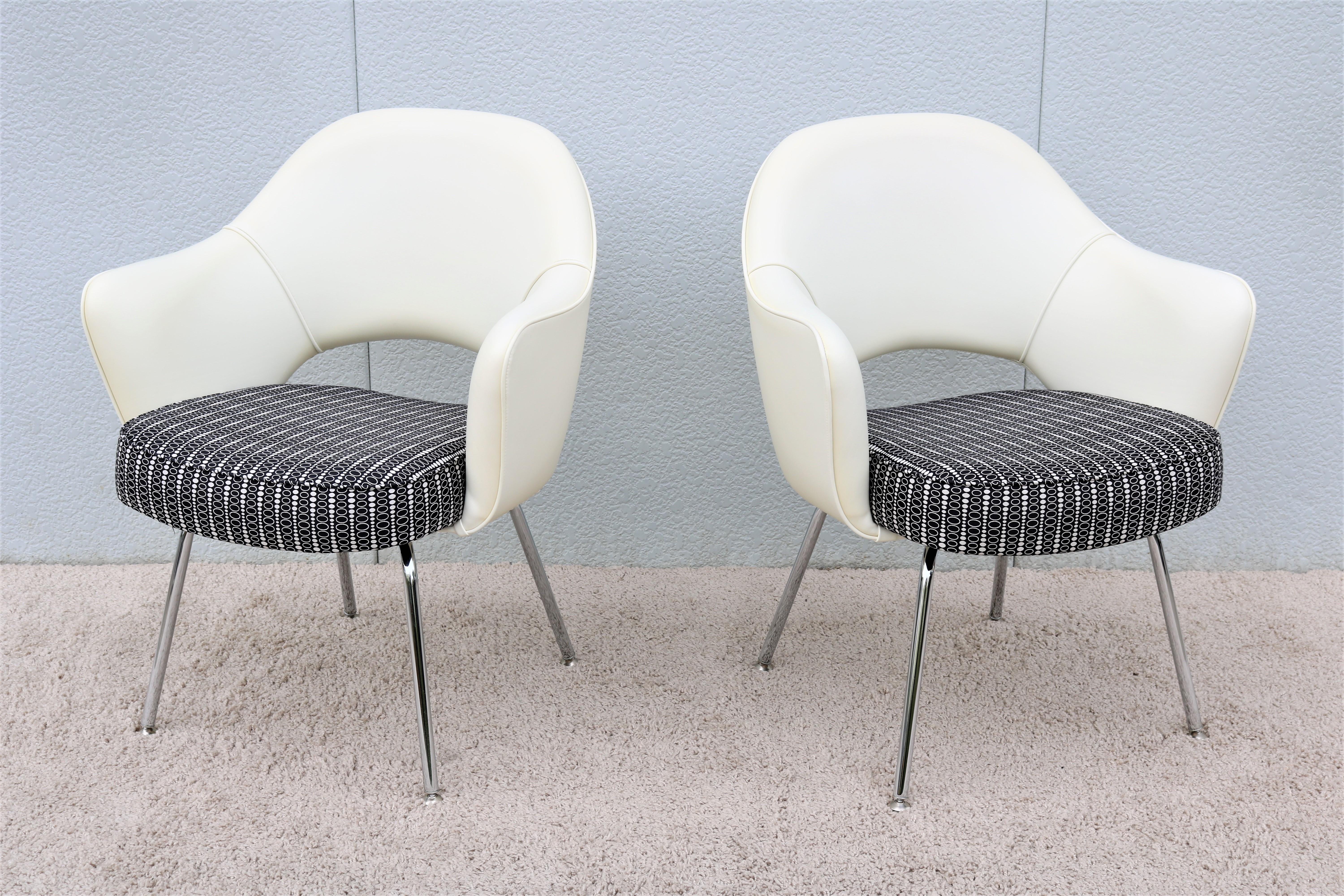 Mid-Century Modern Eero Saarinen for Knoll White Executive Armchairs, Set of 6 8