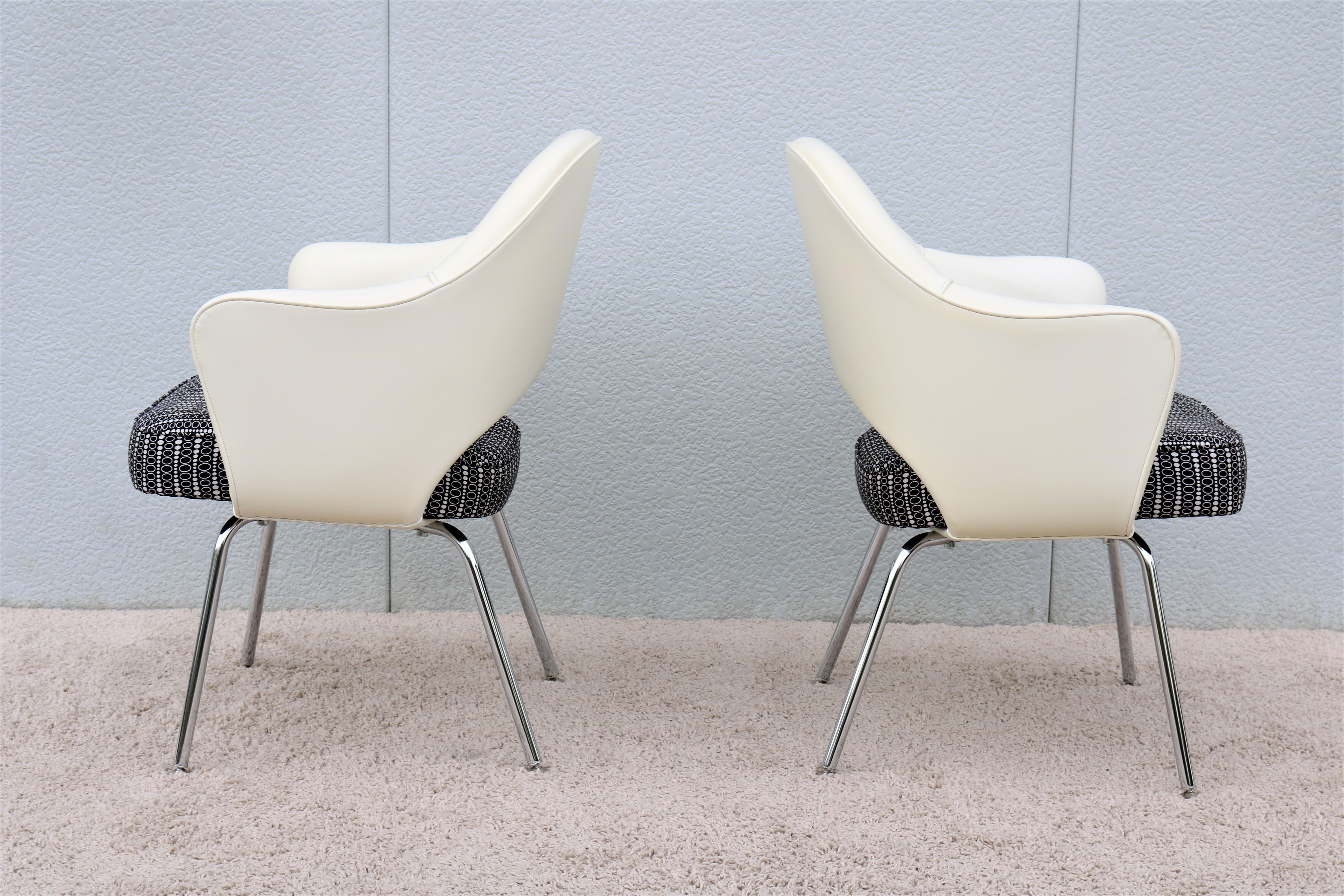 Mid-Century Modern Eero Saarinen for Knoll White Executive Armchairs, Set of 6 10