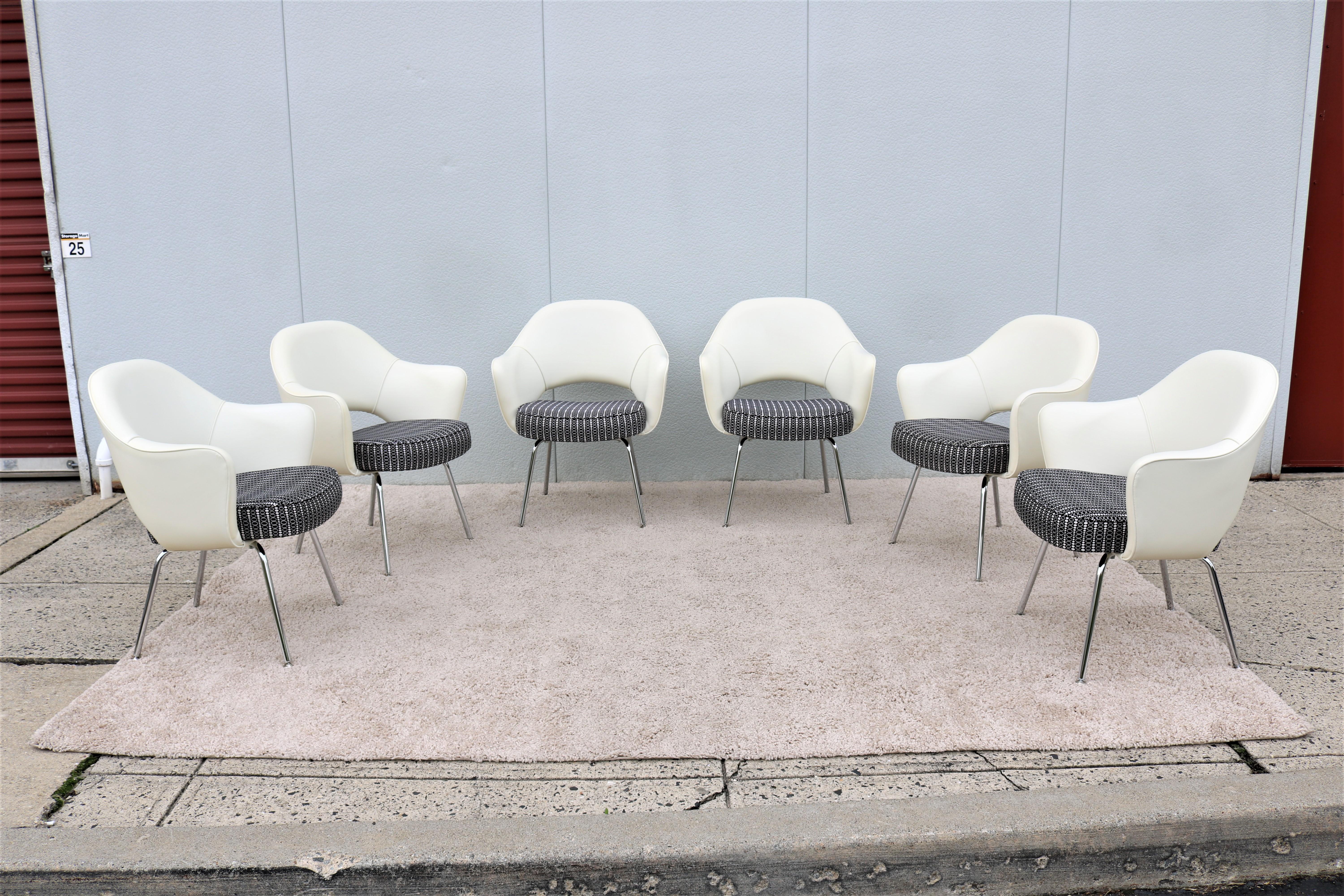 Mid-Century Modern Eero Saarinen for Knoll White Executive Armchairs, Set of 6 In Good Condition In Secaucus, NJ