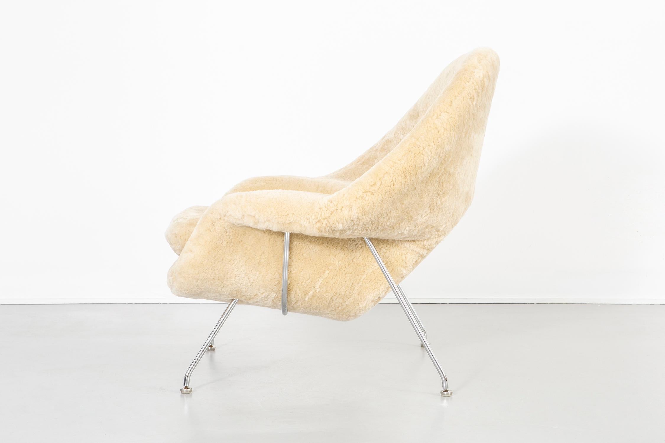 Mid-Century Modern Eero Saarinen for Knoll Womb Chair Reupholstered in Shearling In Excellent Condition For Sale In Chicago, IL