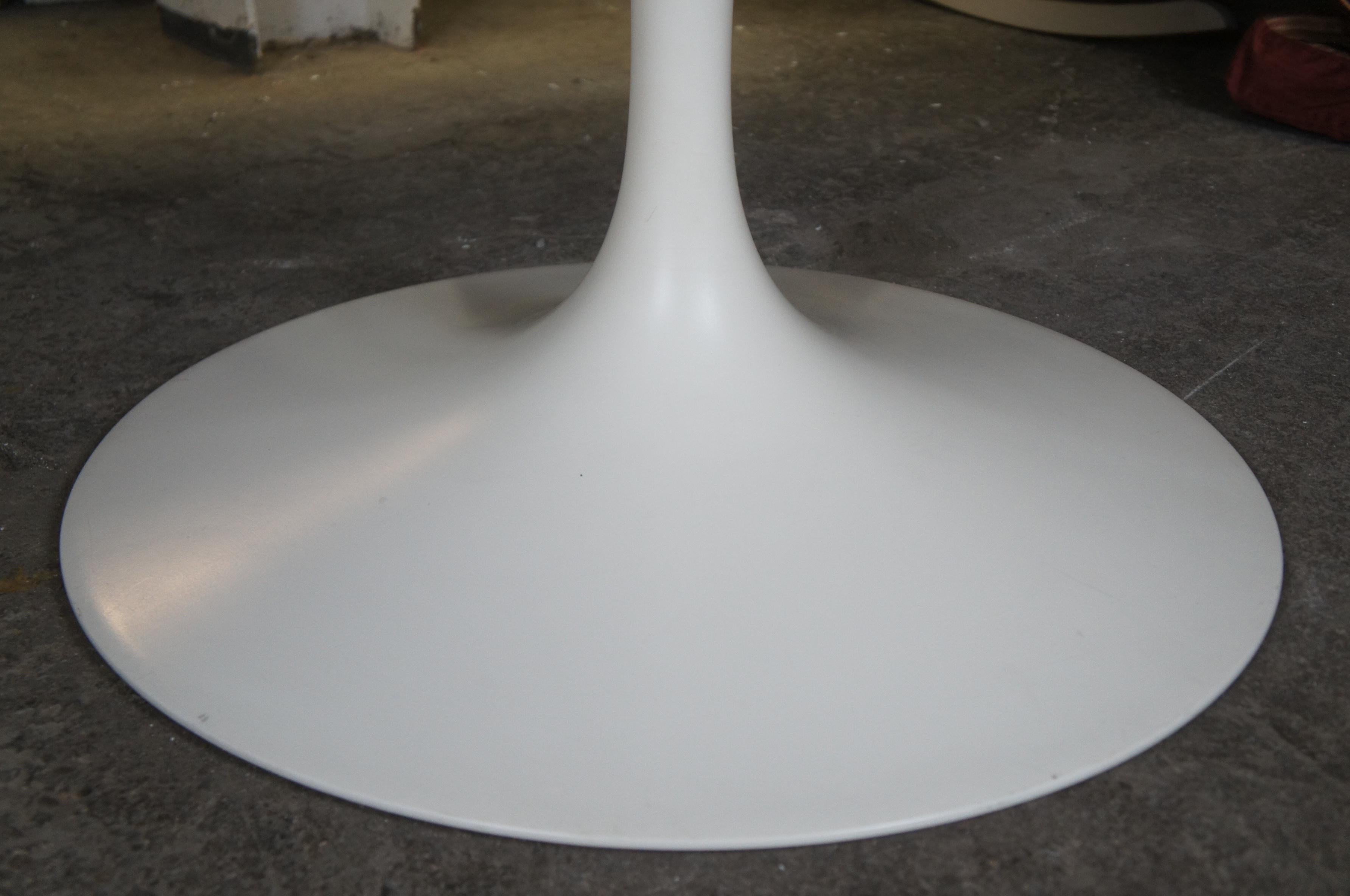 Aluminum Mid-Century Modern Eero Saarinen Knoll International White Tulip Dining Table