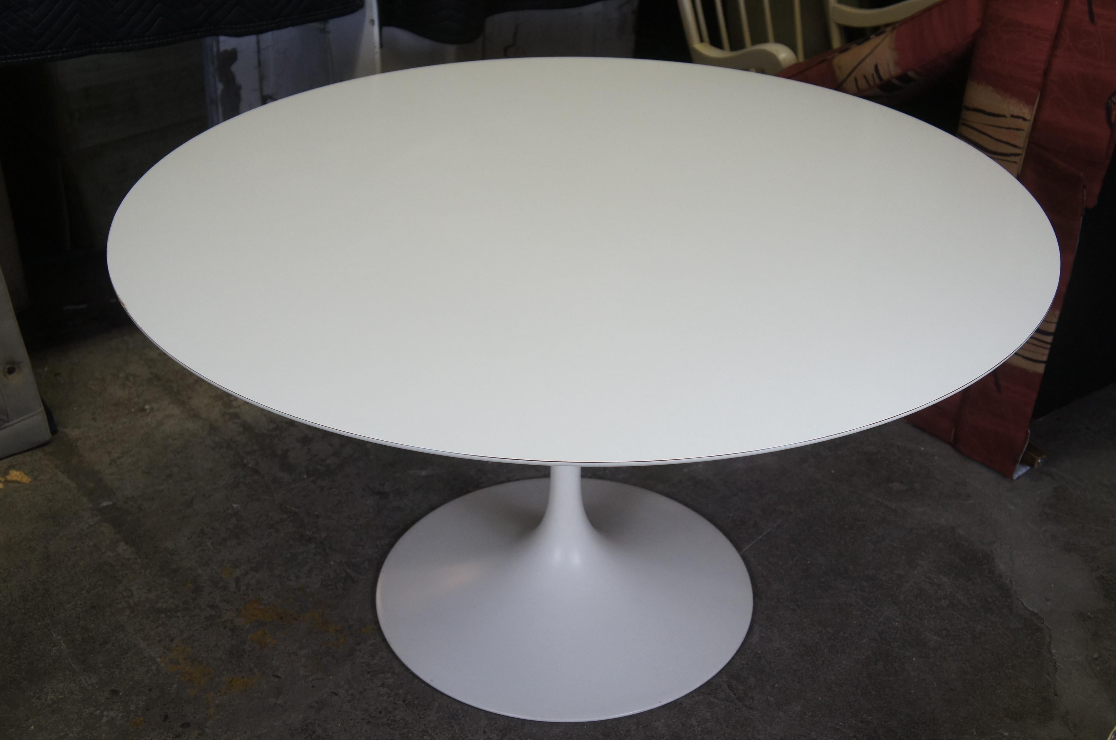 Mid-Century Modern Eero Saarinen Knoll International White Tulip Dining Table 3