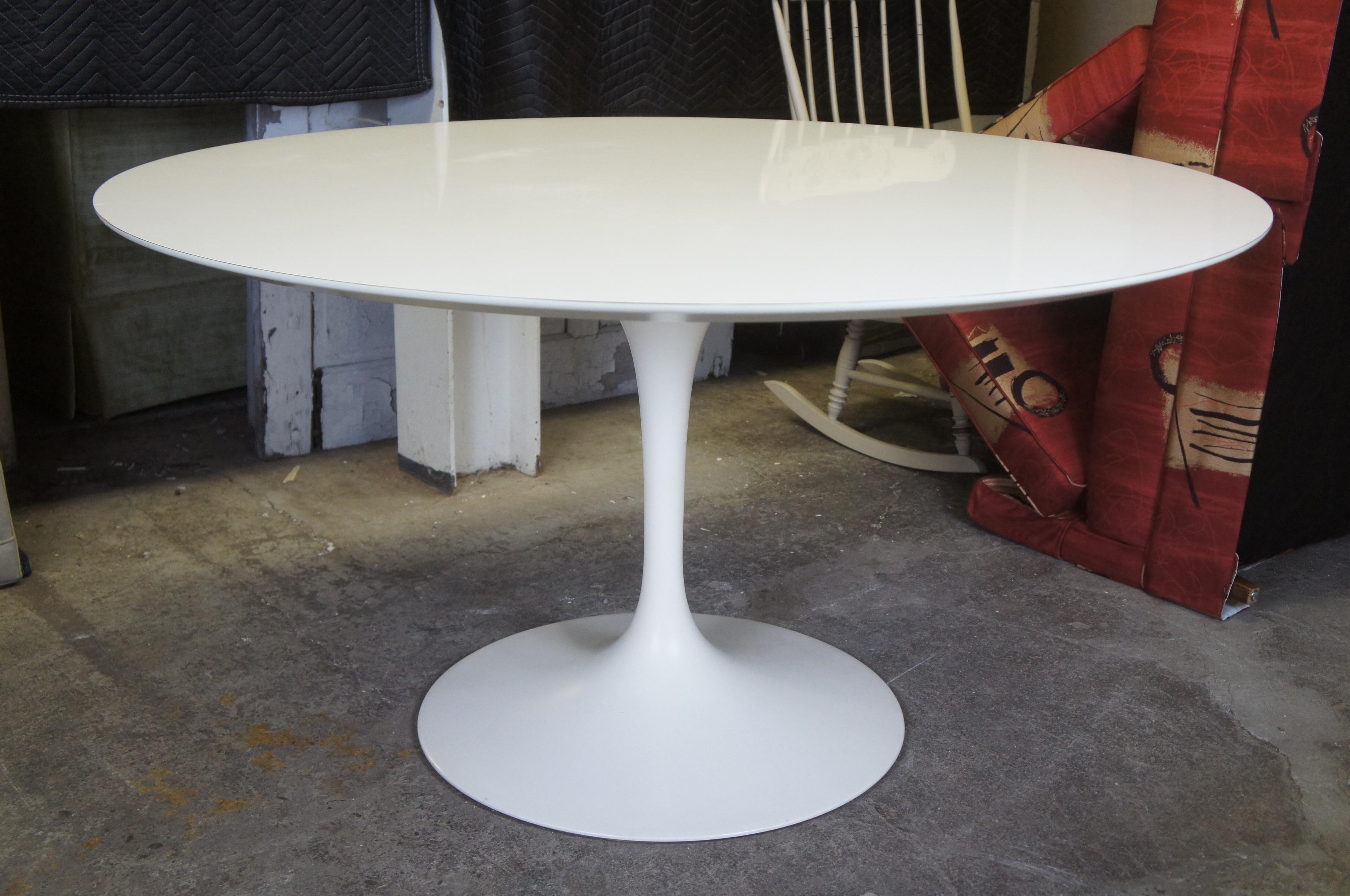 Mid-Century Modern Eero Saarinen Knoll International White Tulip Dining Table 4