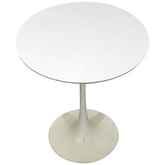 Mid-Century Modern Eero Saarinen Knoll Round White Tulip Side End Table, 1960s