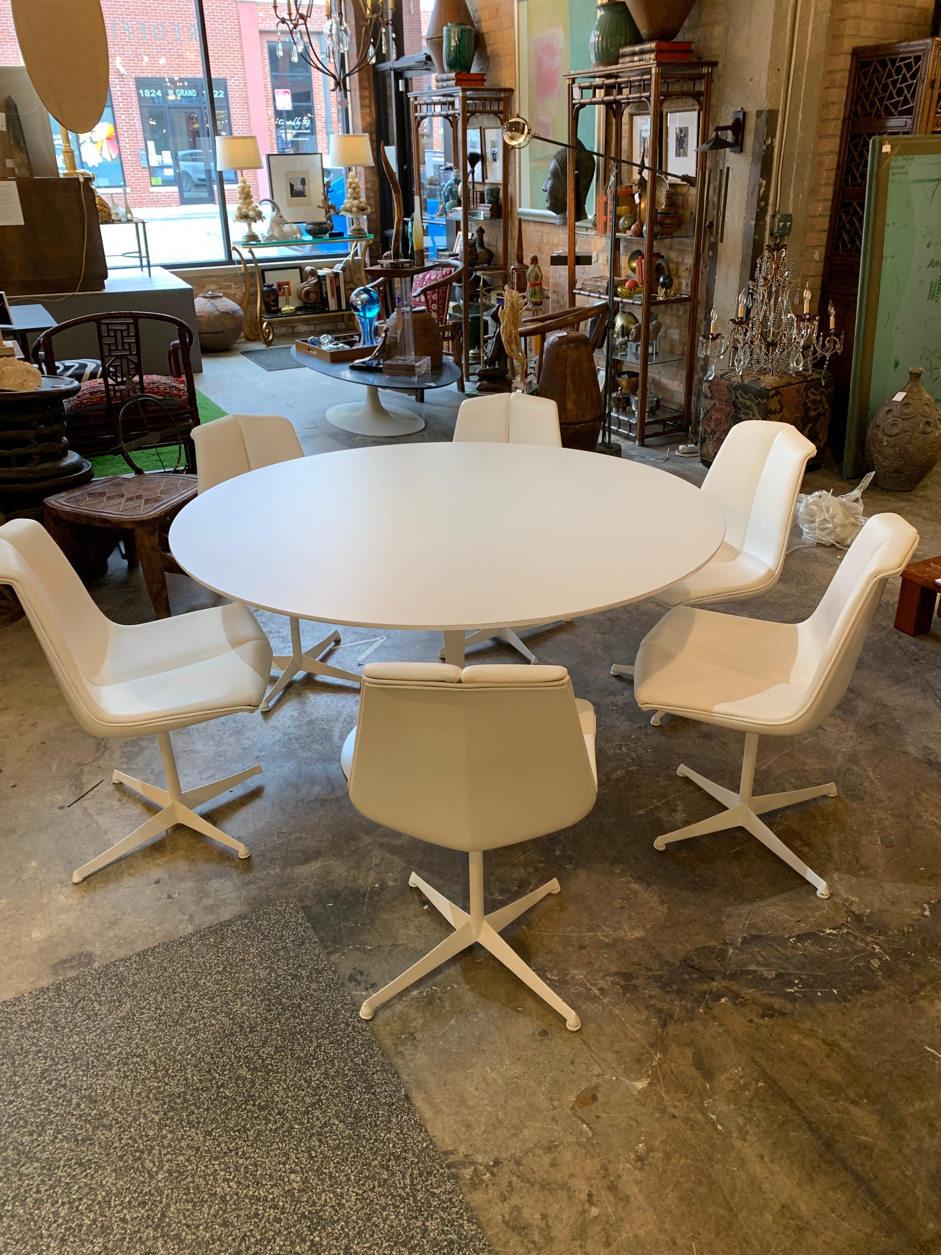 Mid Century Modern Eero Saarinen Laminated Tulip Table and Six Schultz Chairs 6