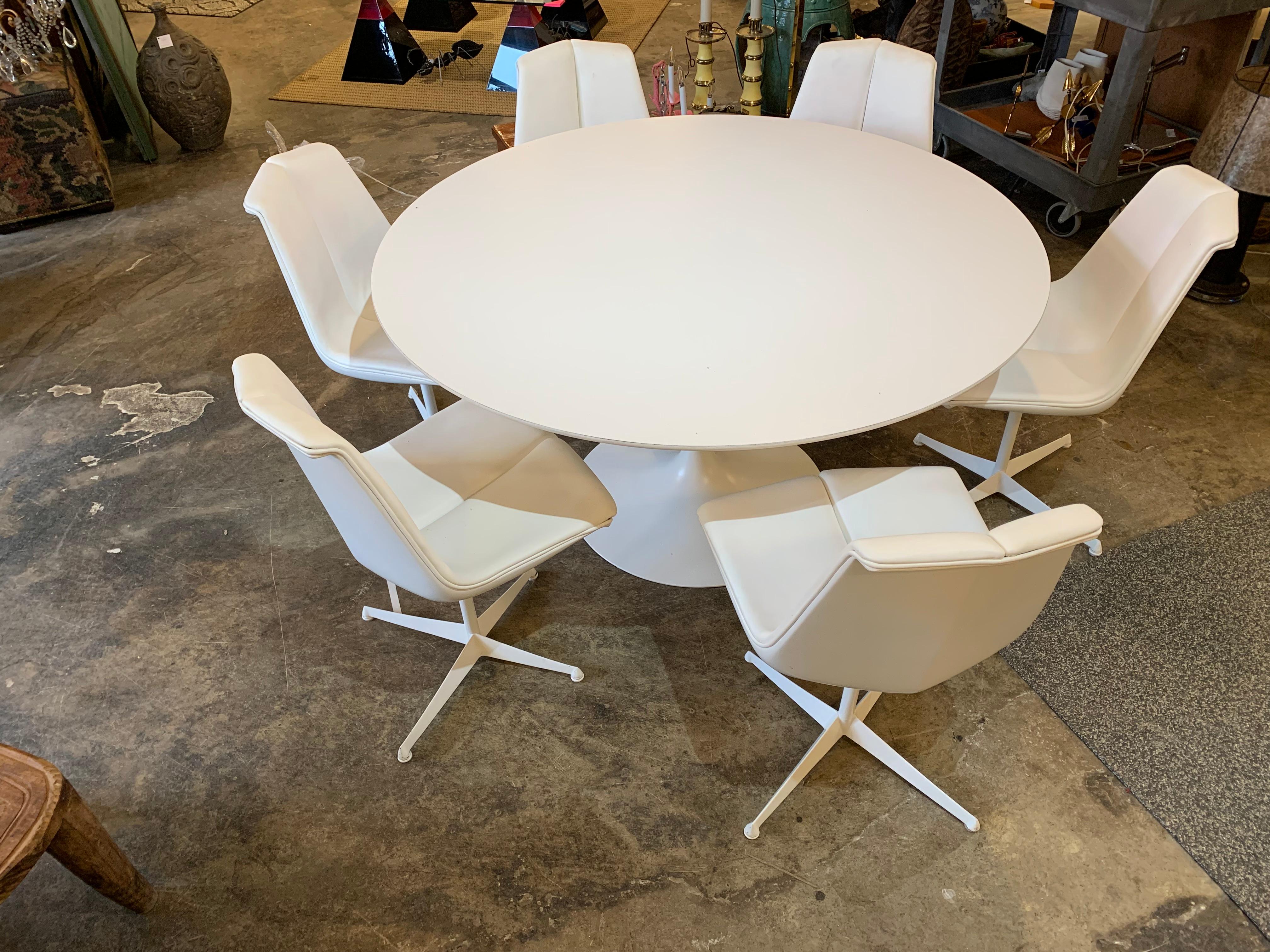 Mid Century Modern Eero Saarinen Laminated Tulip Table and Six Schultz Chairs 5