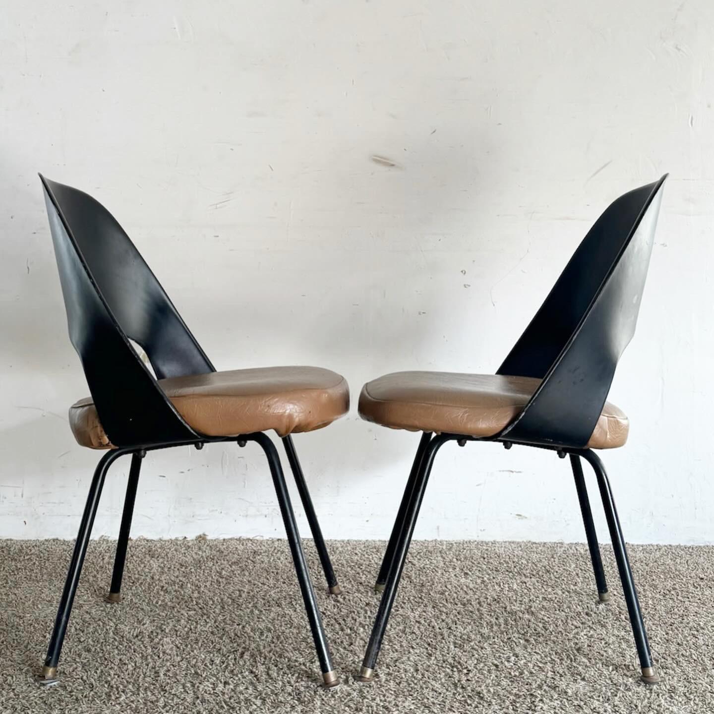 Mid Century Modern Eero Saarinen Model 42 Style Dining Chairs - Set of 4 In Good Condition For Sale In Delray Beach, FL