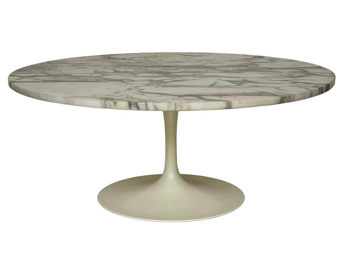 Mid-20th Century Mid-Century Modern Eero Saarinen Round Marble Tulip Cocktail Table for Knoll