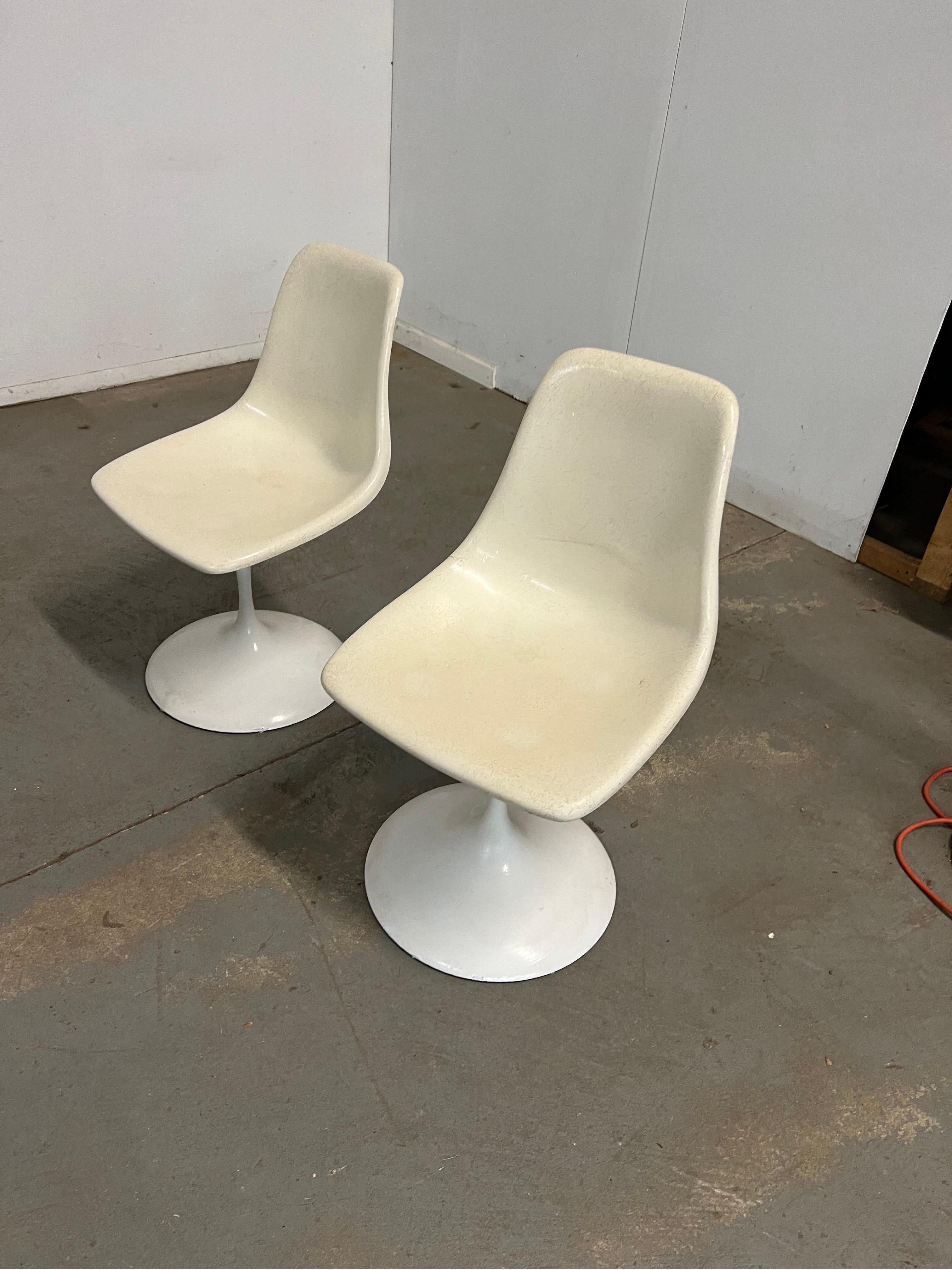 Mid-Century Modern Eero Saarinen Style Tulip Round Dining Table and Chairs For Sale 11