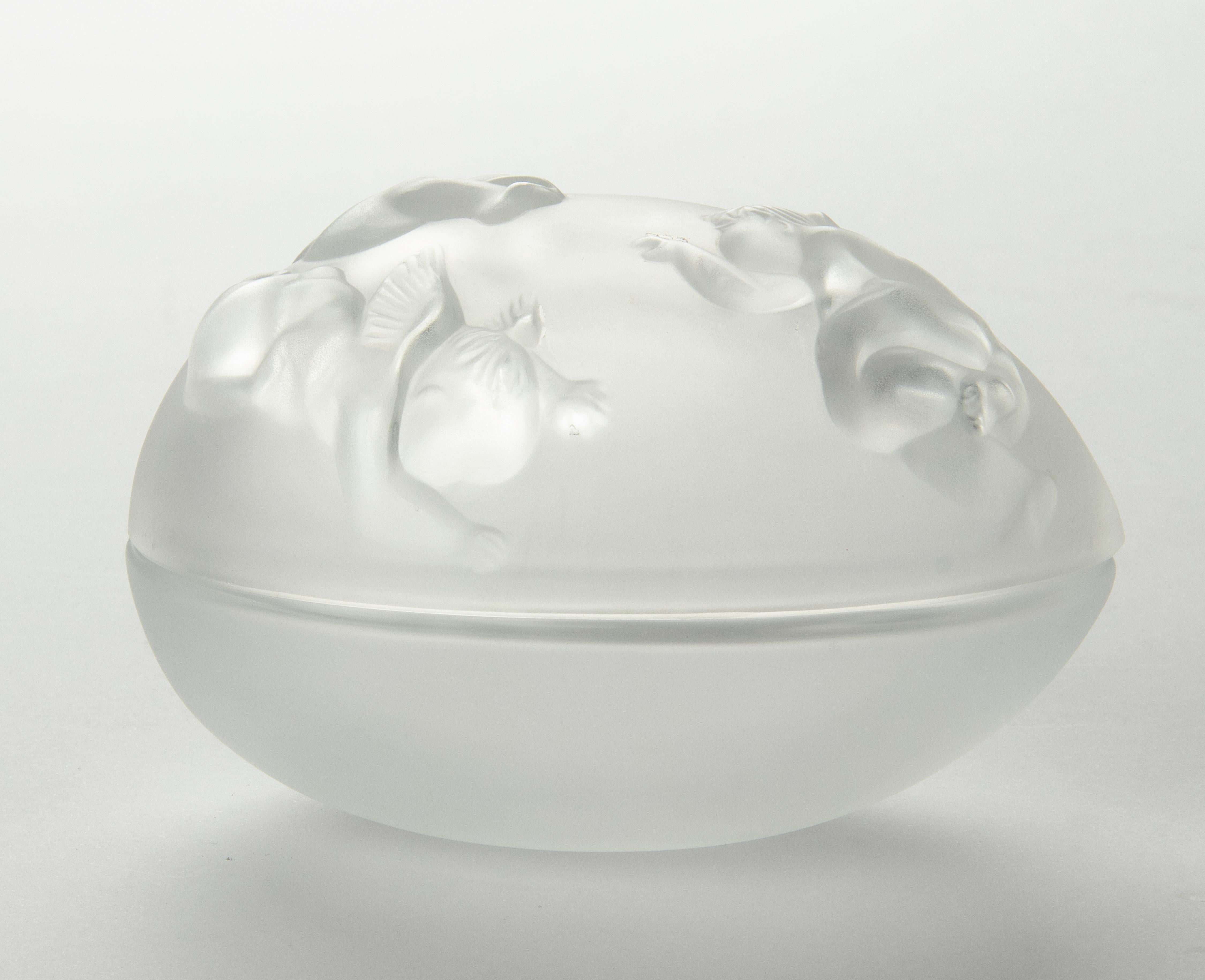 Mid-Century Modern Egg Shaped Box Made by Lalique France, Boîte Angelots For Sale 4