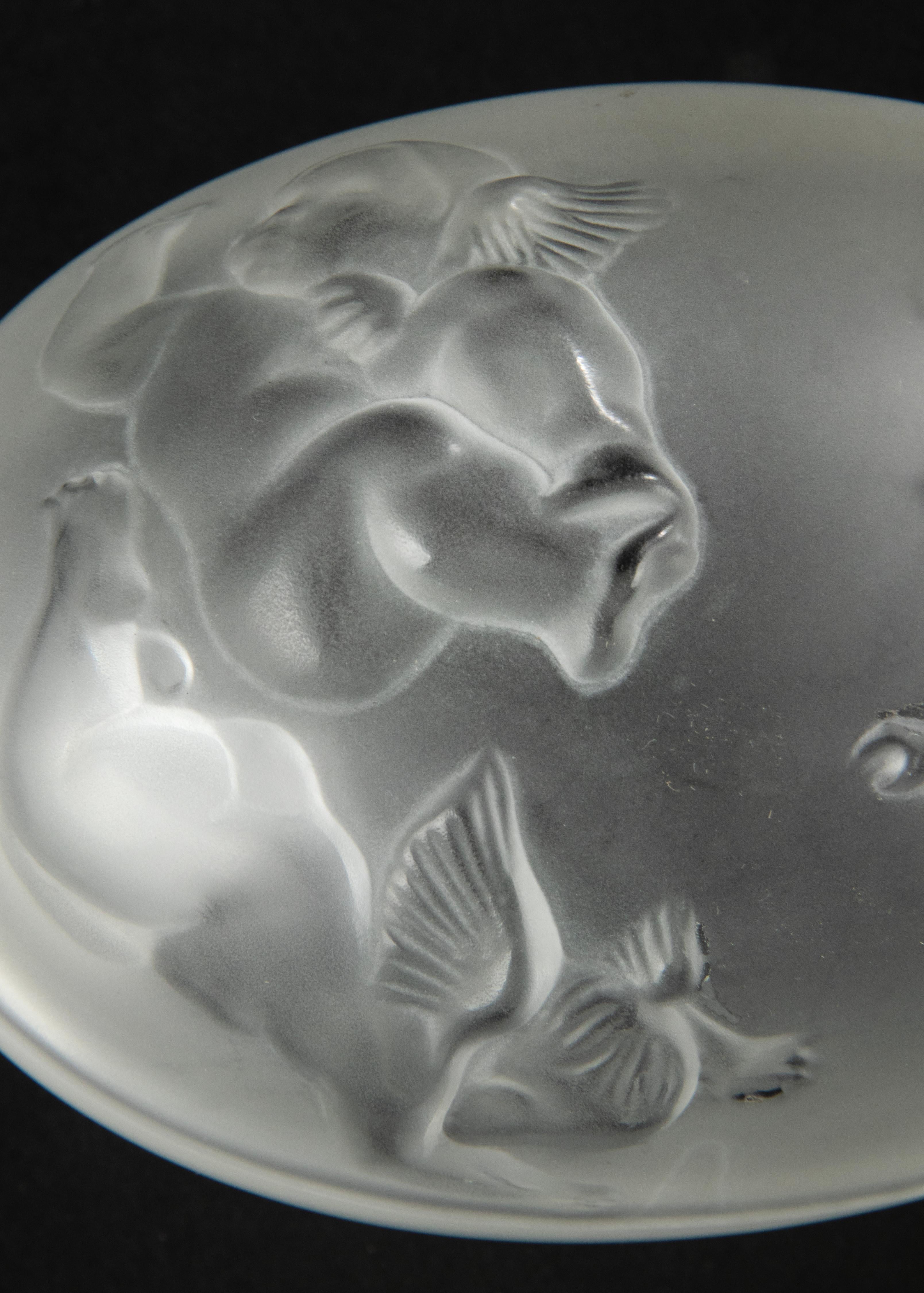 Caja en forma de huevo moderna de mediados de siglo de Lalique Francia - Boîte Angelots en venta 4