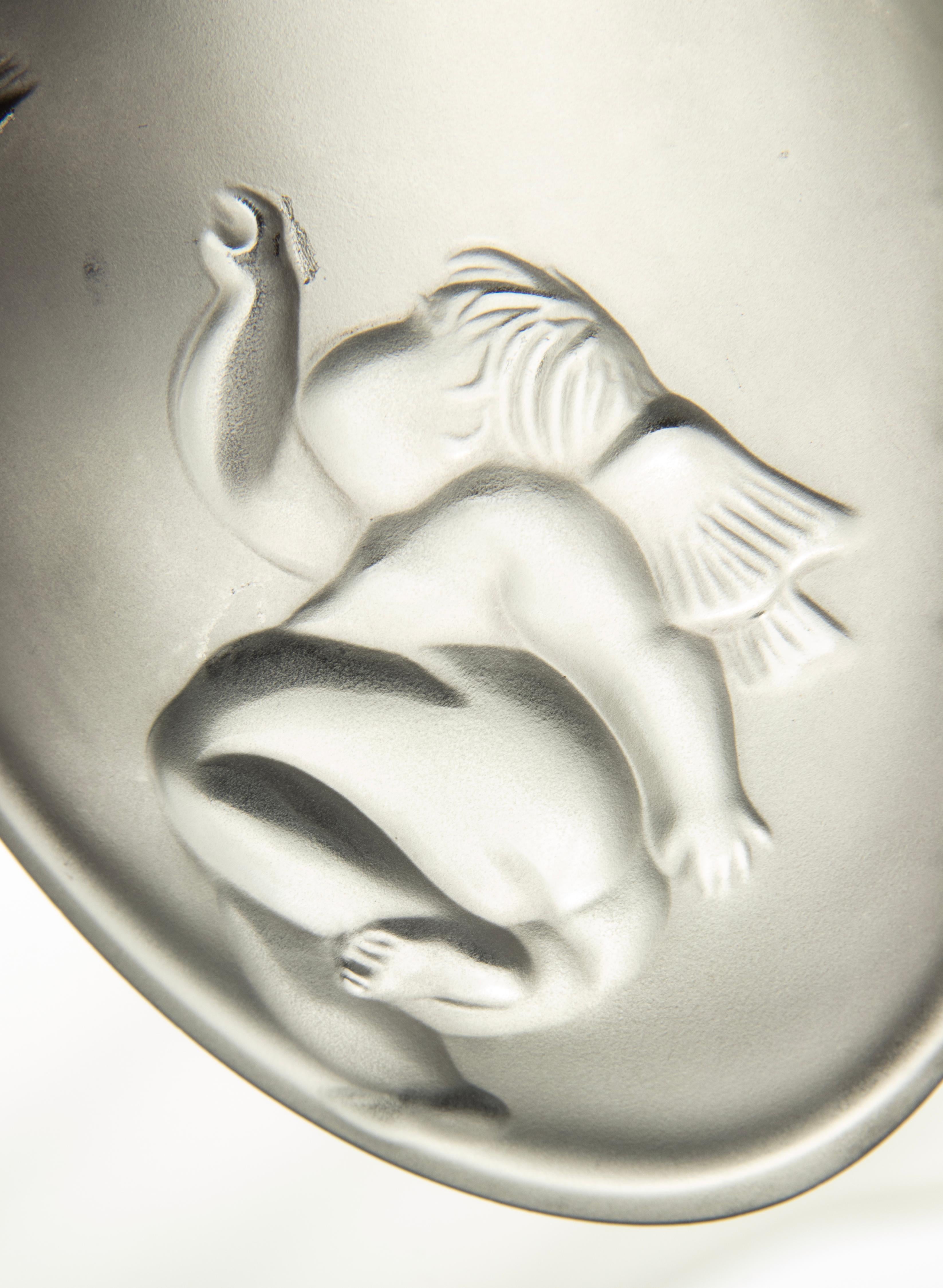 Caja en forma de huevo moderna de mediados de siglo de Lalique Francia - Boîte Angelots en venta 8