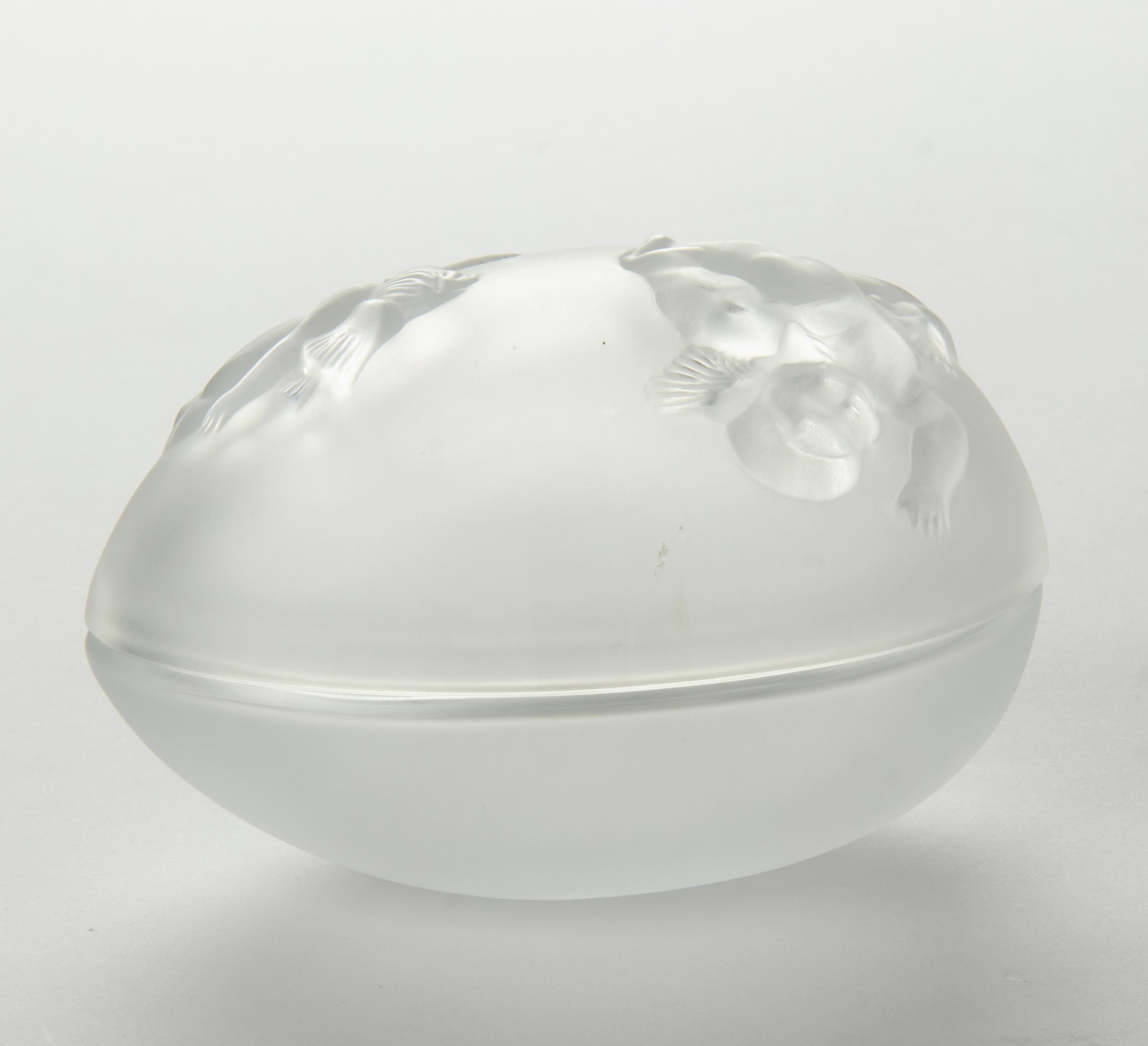 Mid-Century Modern Egg Shaped Box Made by Lalique France, Boîte Angelots In Good Condition For Sale In Casteren, Noord-Brabant