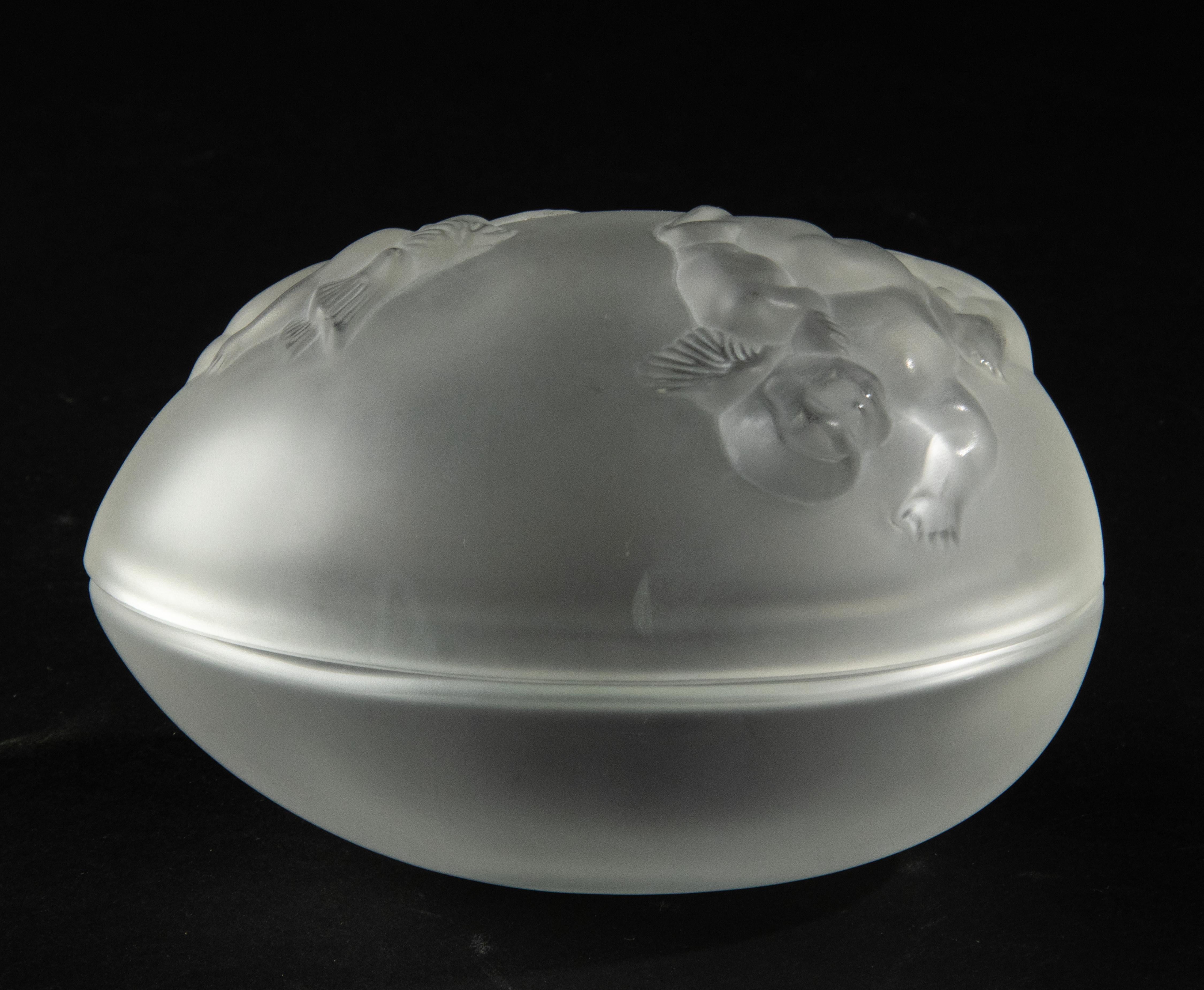Mid-Century Modern Egg Shaped Box Made by Lalique France, Boîte Angelots For Sale 1