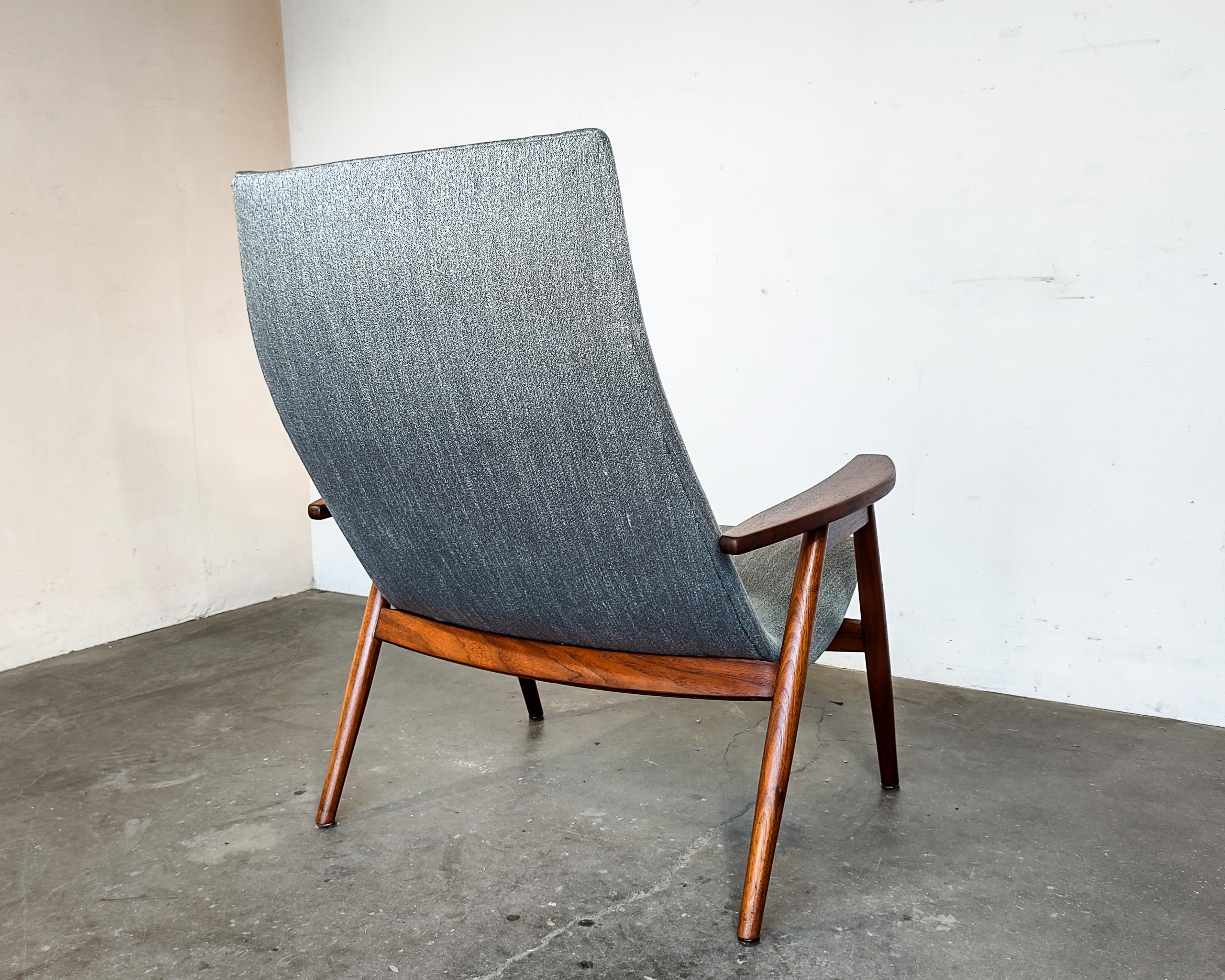 20th Century Mid-Century Modern Eggshell Lounge Chair by Allan Gould for Thayer Coggin For Sale