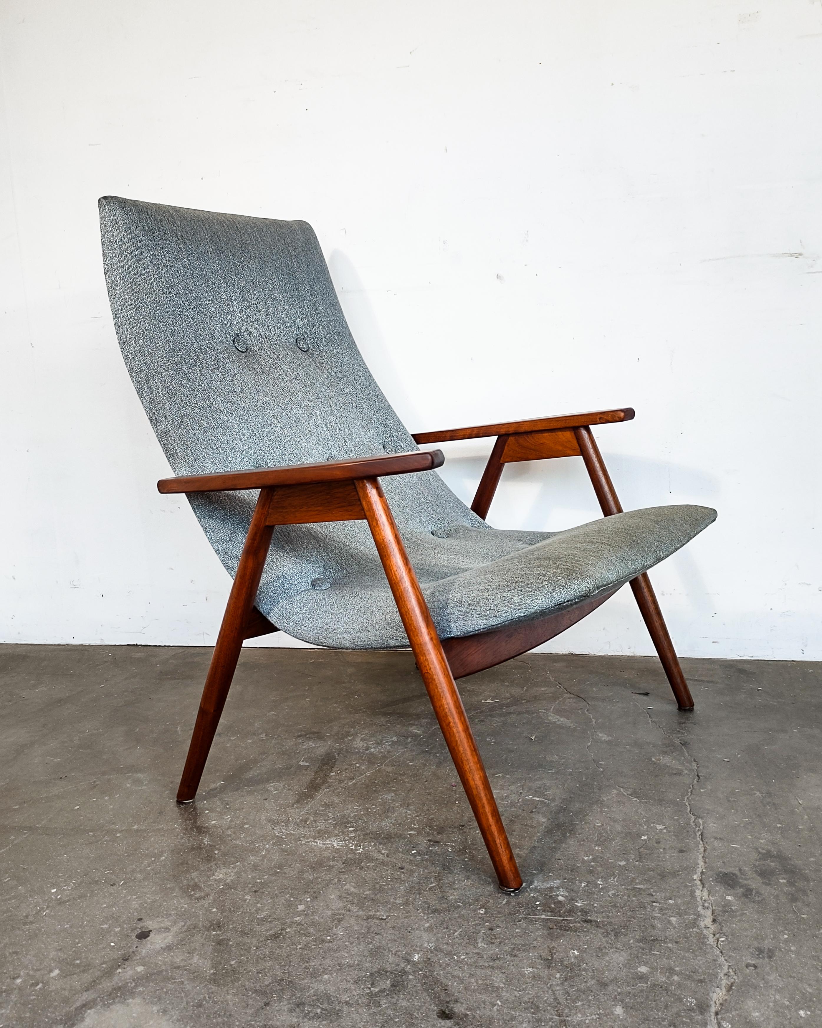 Mid-Century Modern Eggshell Lounge Chair by Allan Gould for Thayer Coggin For Sale 2