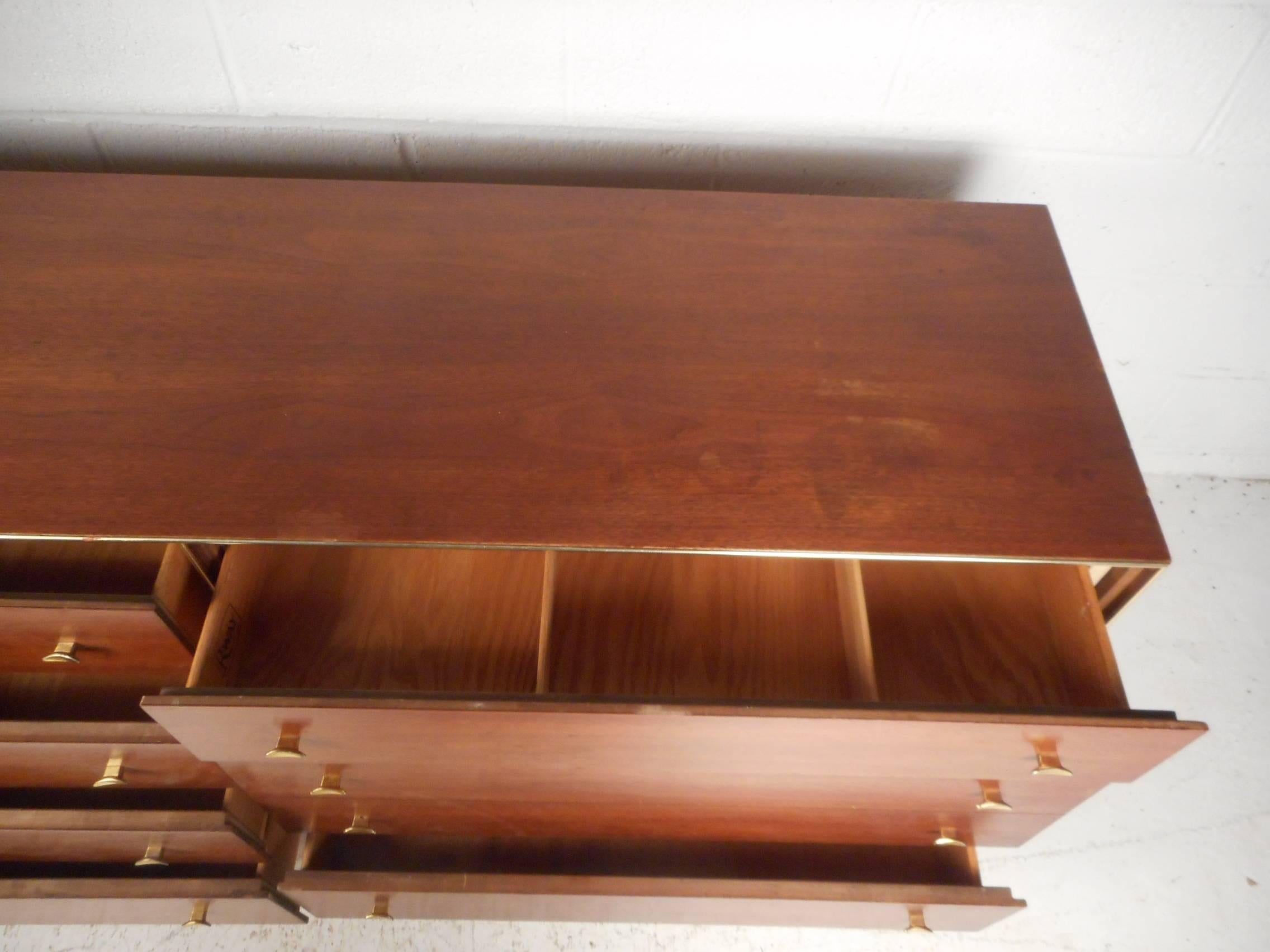American Mid-Century Modern Eight-Drawer Dresser by R-Way For Sale