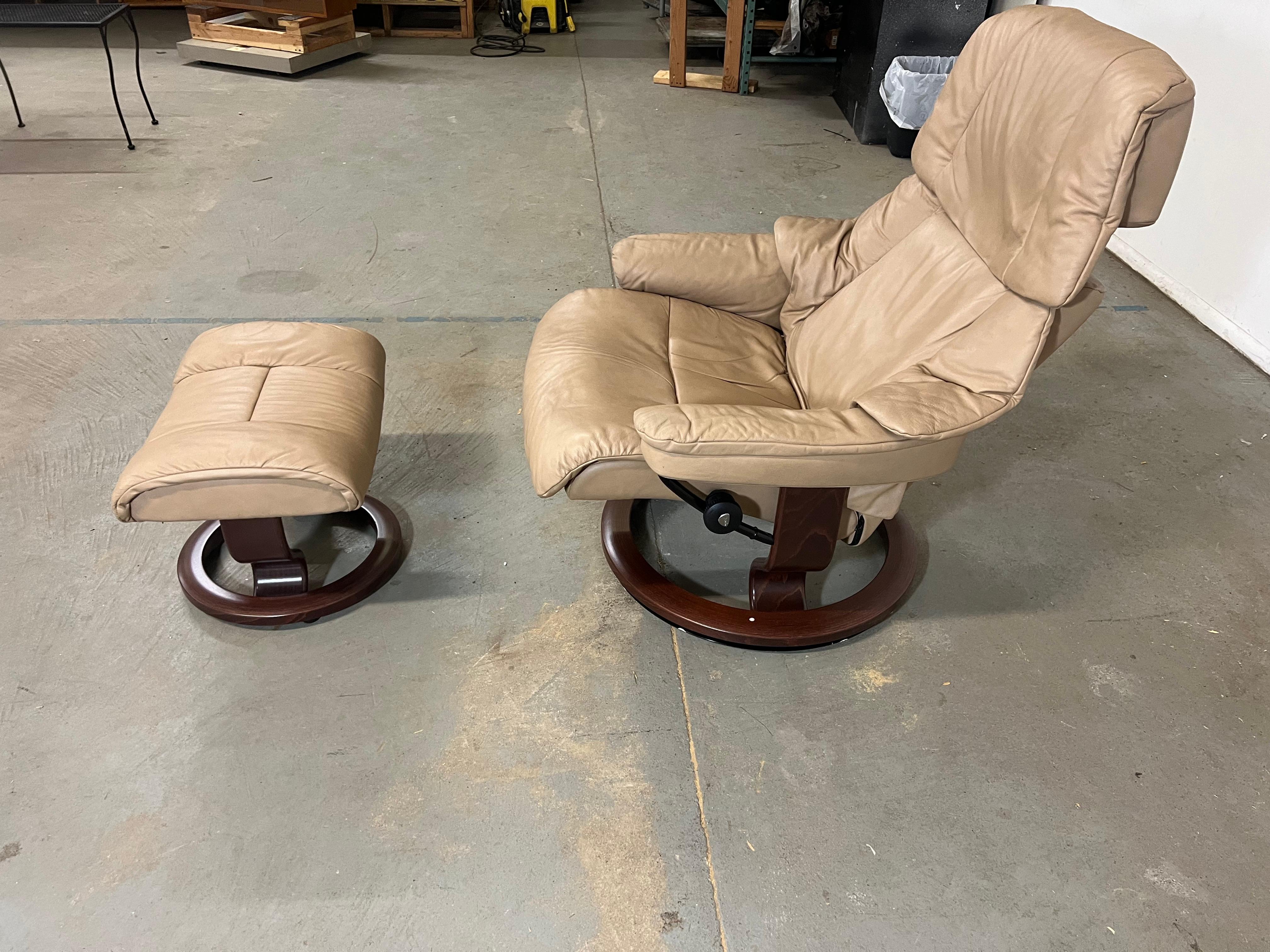 20th Century Mid-Century Modern Ekornes Stressless Leather Lounge Chair and Ottoman