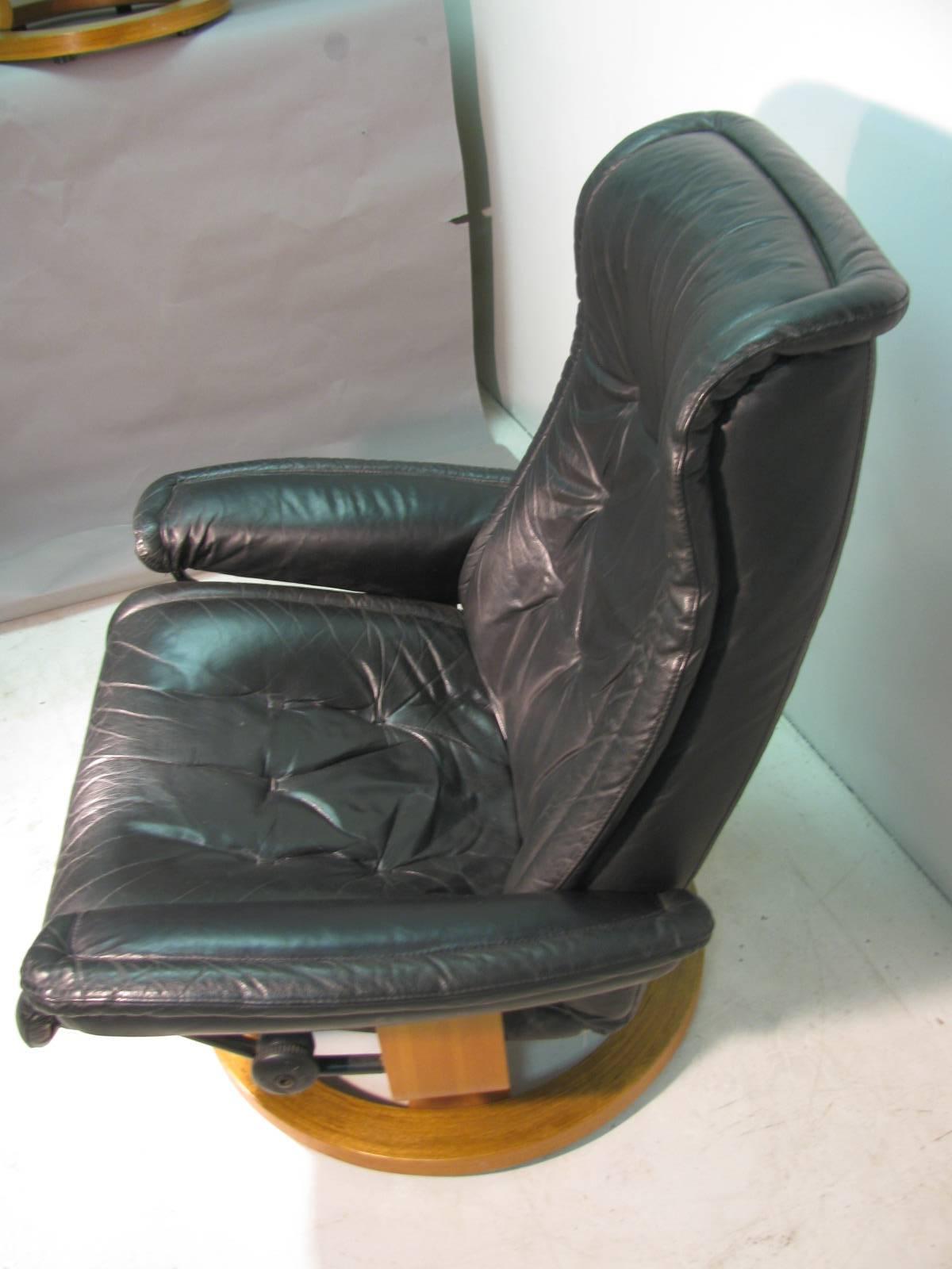 Mid-Century Modern Ekornes Stressless Leather Lounge Chair with Ottoman 6