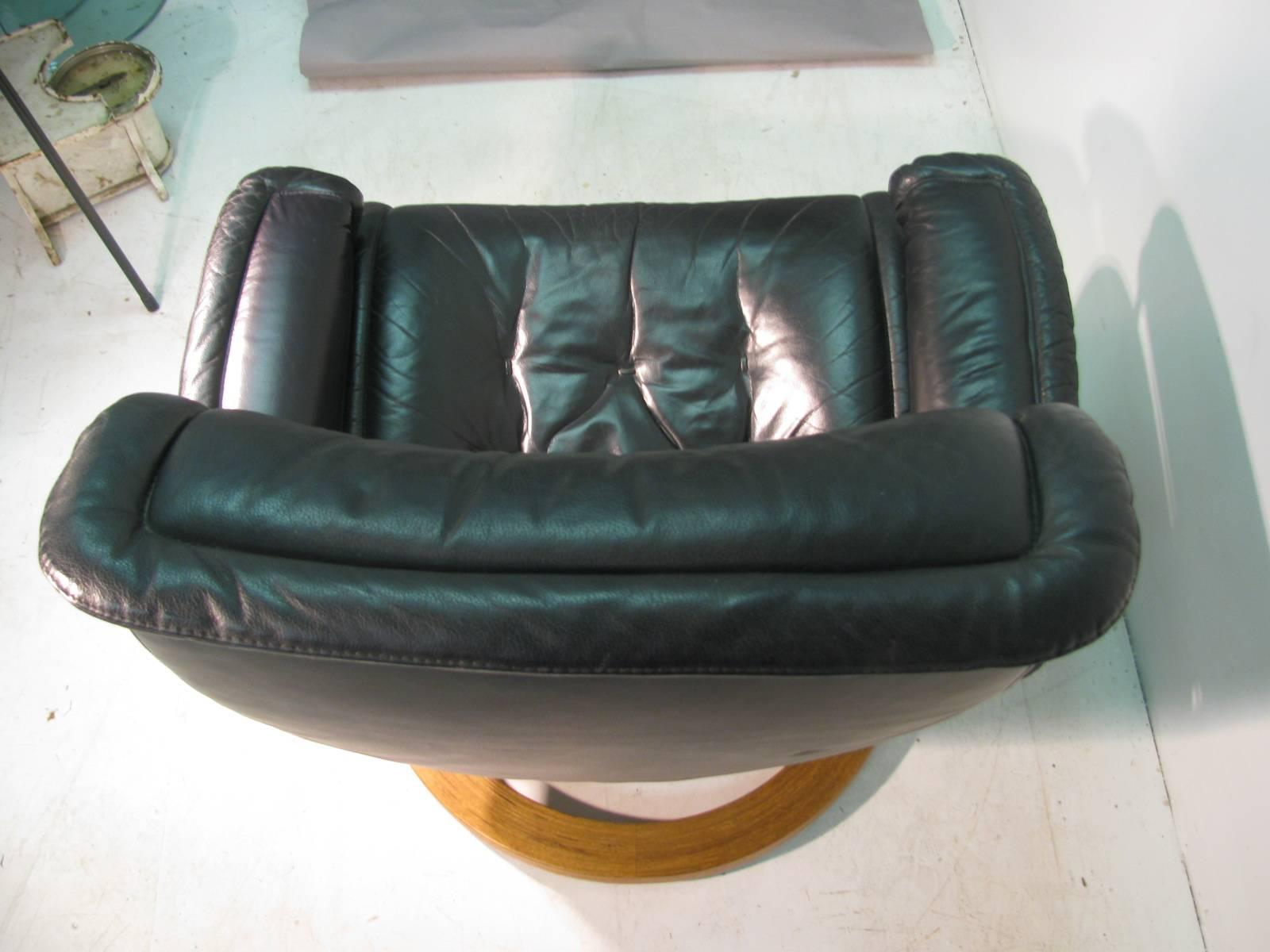 Mid-Century Modern Ekornes Stressless Leather Lounge Chair with Ottoman 8