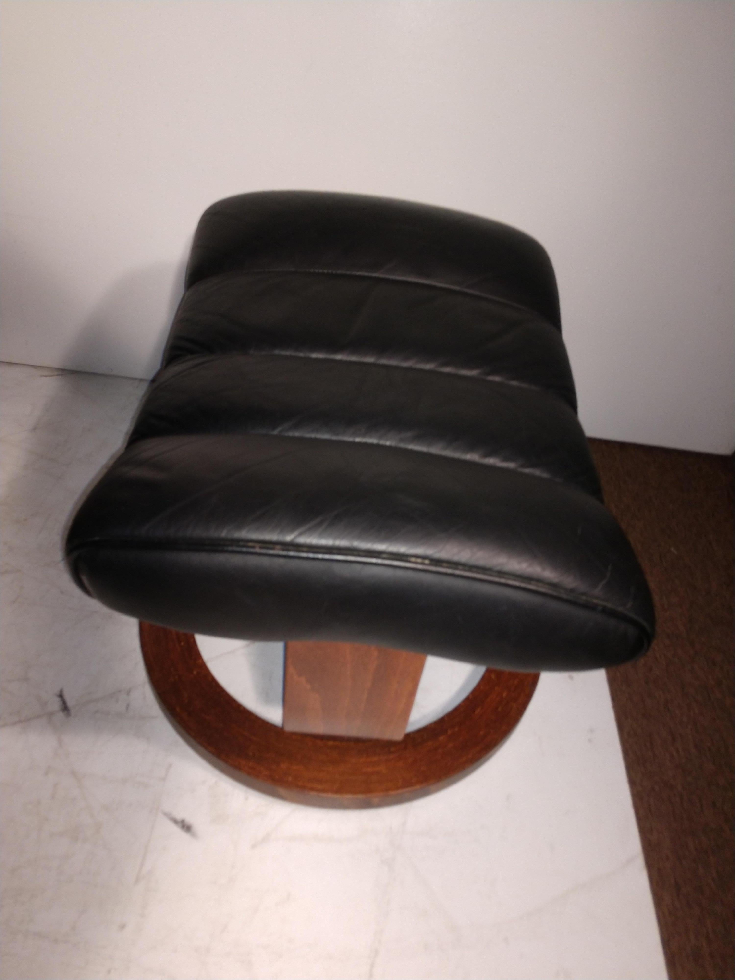 MidCentury Modern Ekornes Stressless Leather Recliner For Sale at