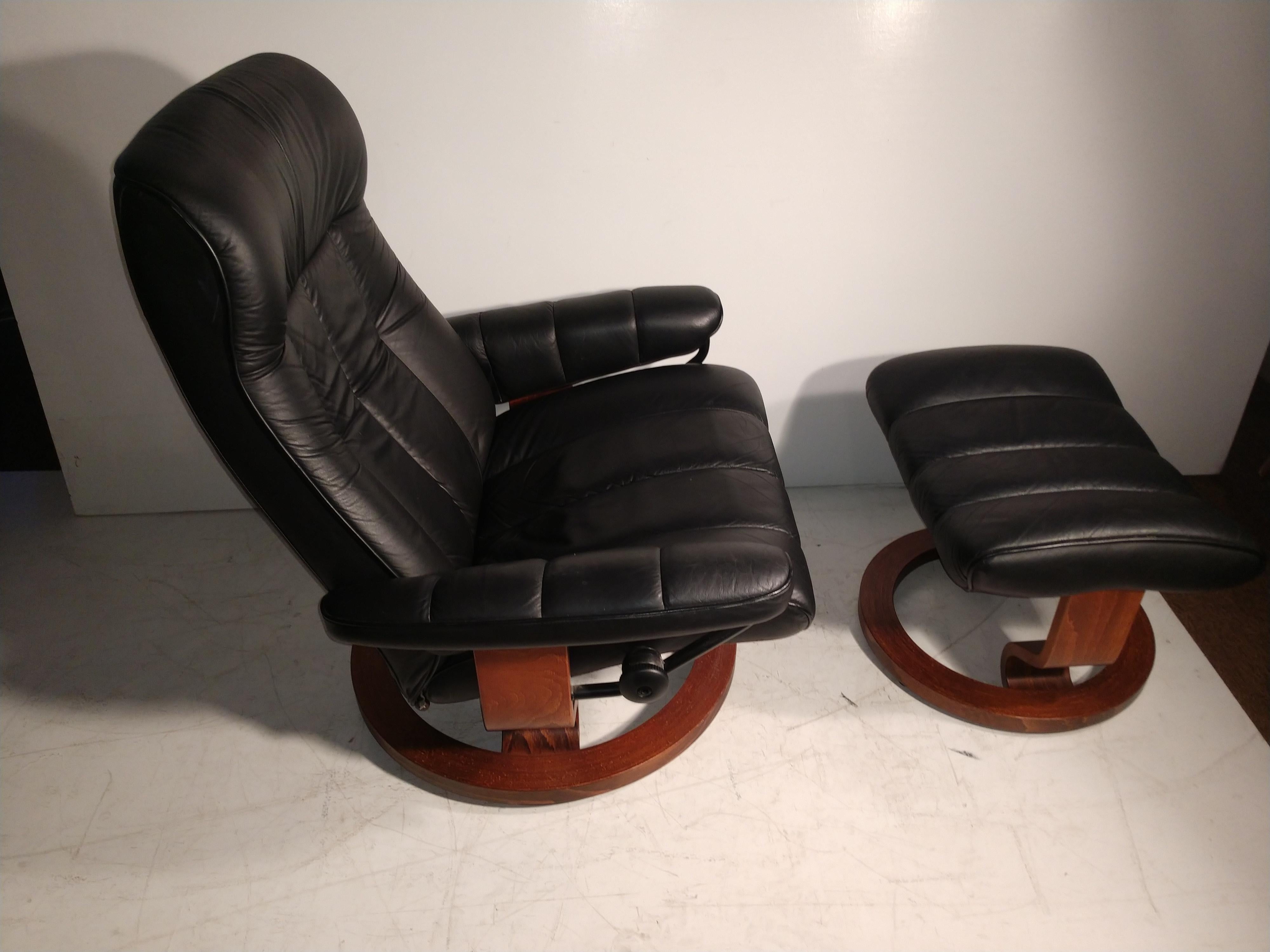 MidCentury Modern Ekornes Stressless Leather Recliner For Sale at