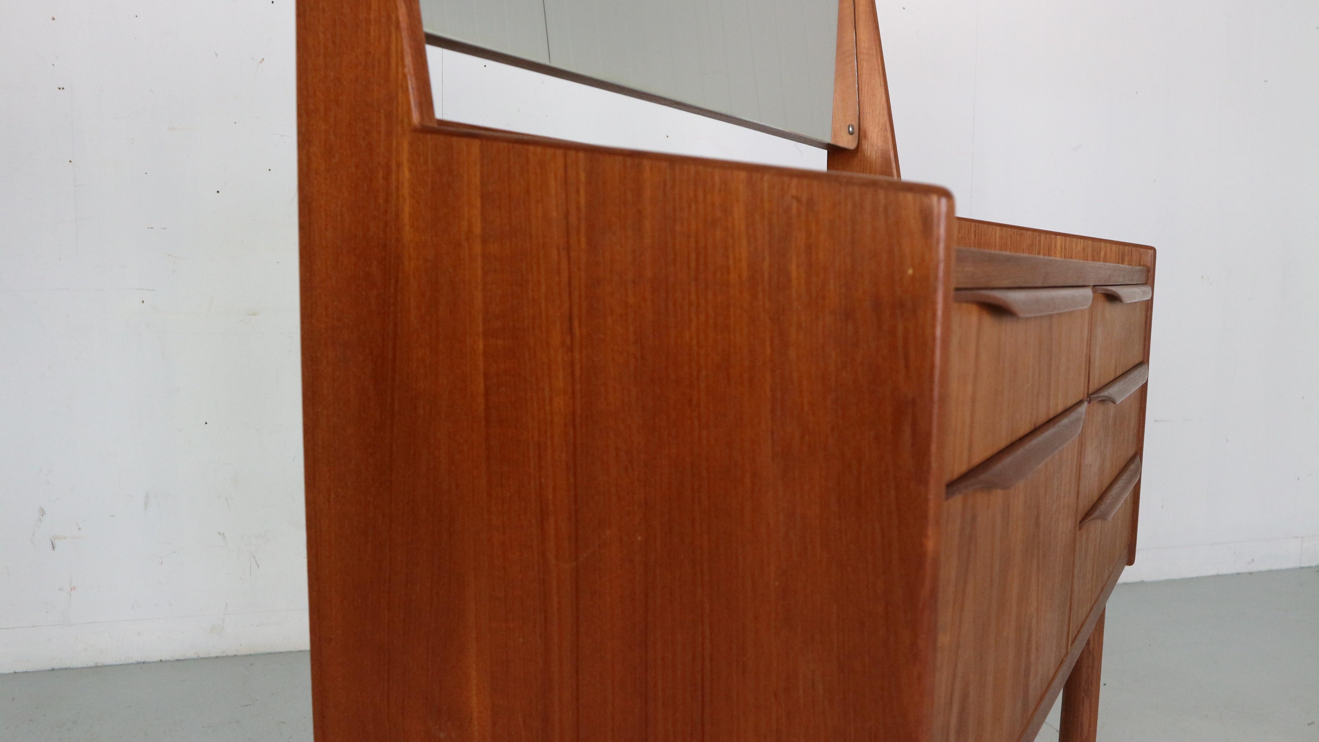 Mid-Century Modern Elegant Teak Vanity Table/ Cabinet, 1960's, Denmark 5