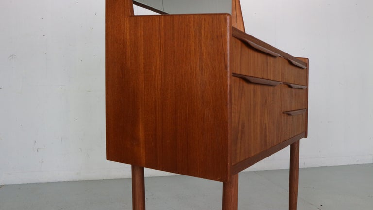 Mid-Century Modern Elegant Teak Vanity Table/ Cabinet, 1960's, Denmark 6