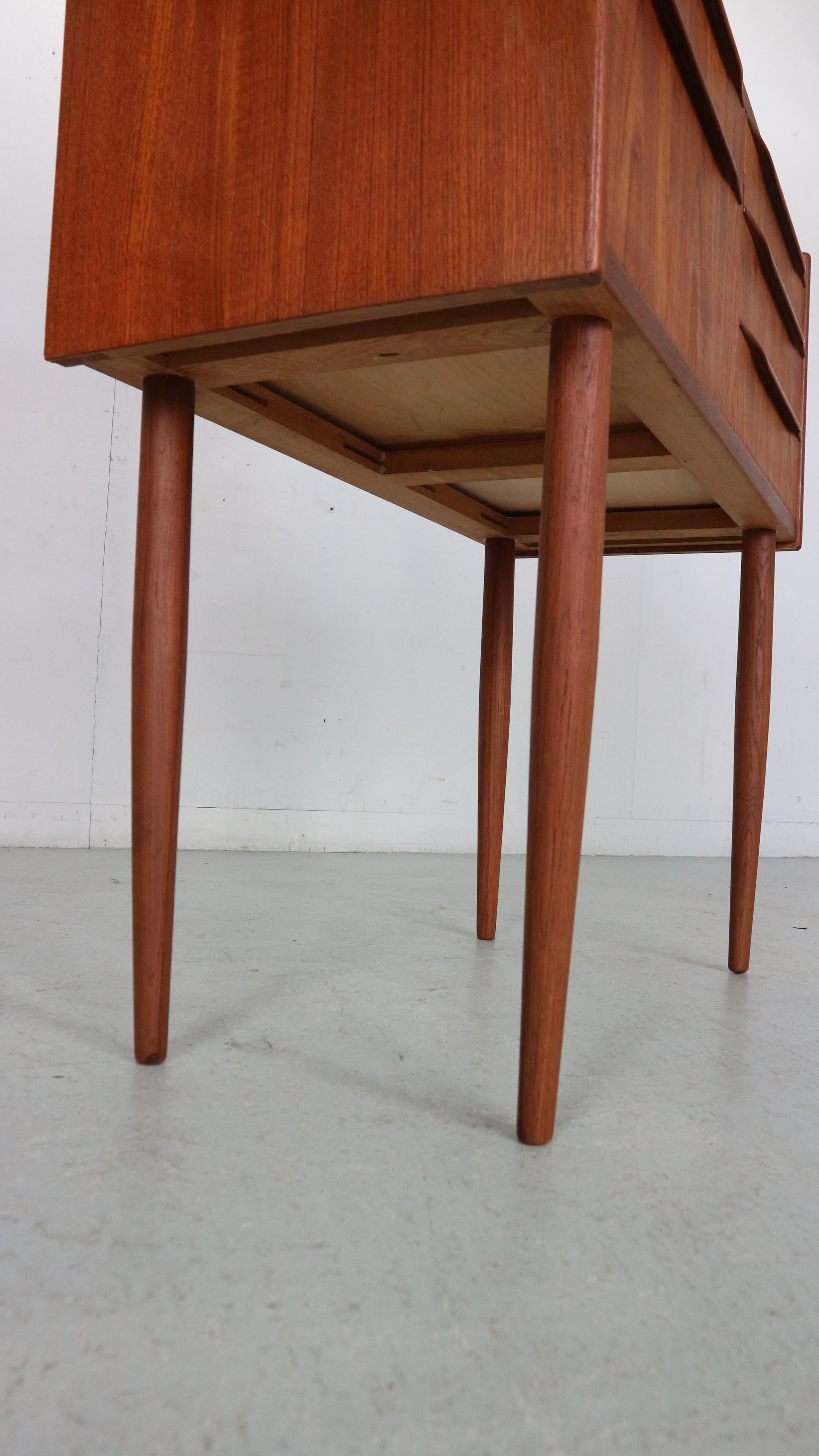 Mid-Century Modern Elegant Teak Vanity Table/ Cabinet, 1960's, Denmark 7