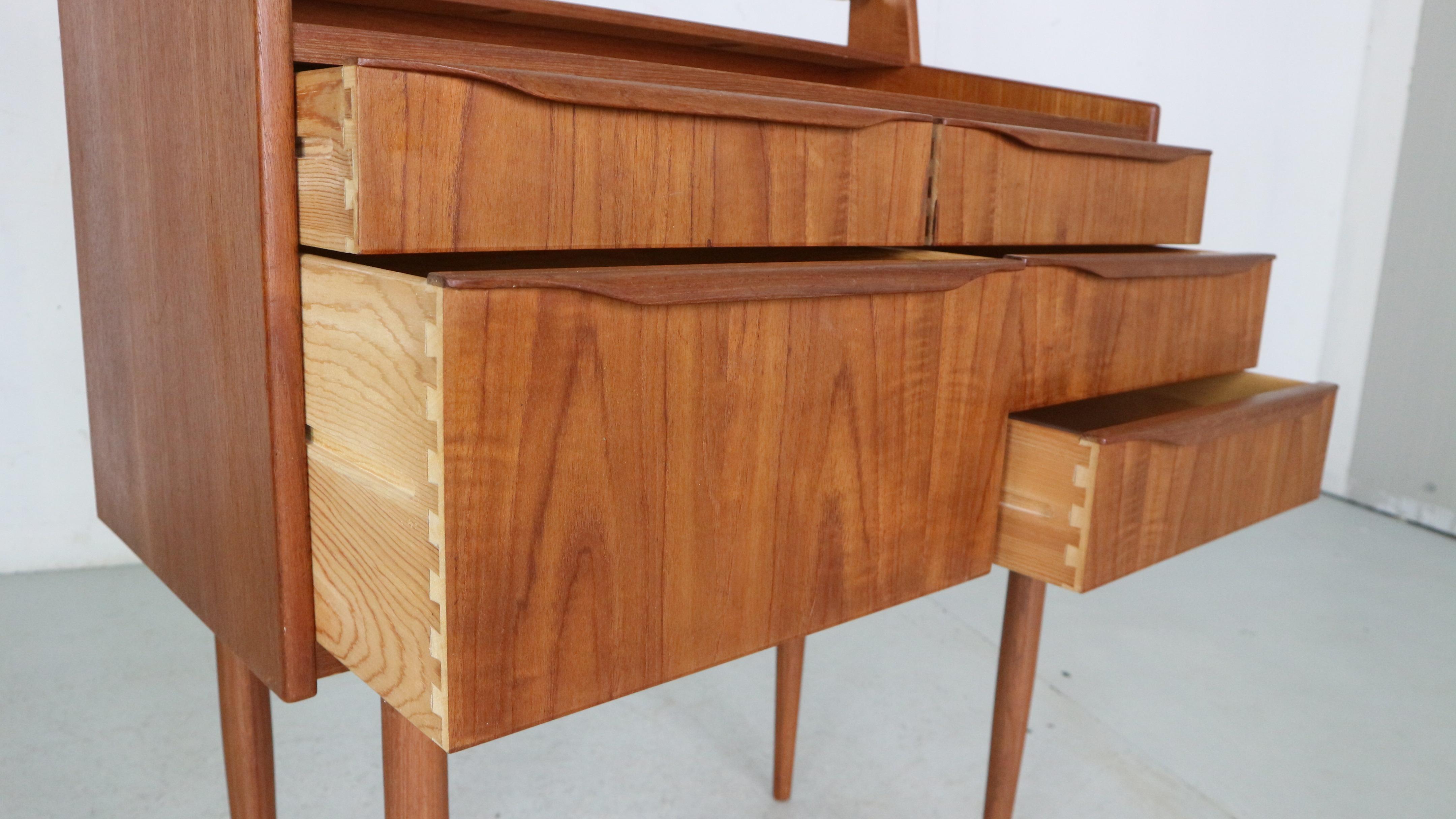 Mid-Century Modern Elegant Teak Vanity Table/ Cabinet, 1960's, Denmark 12