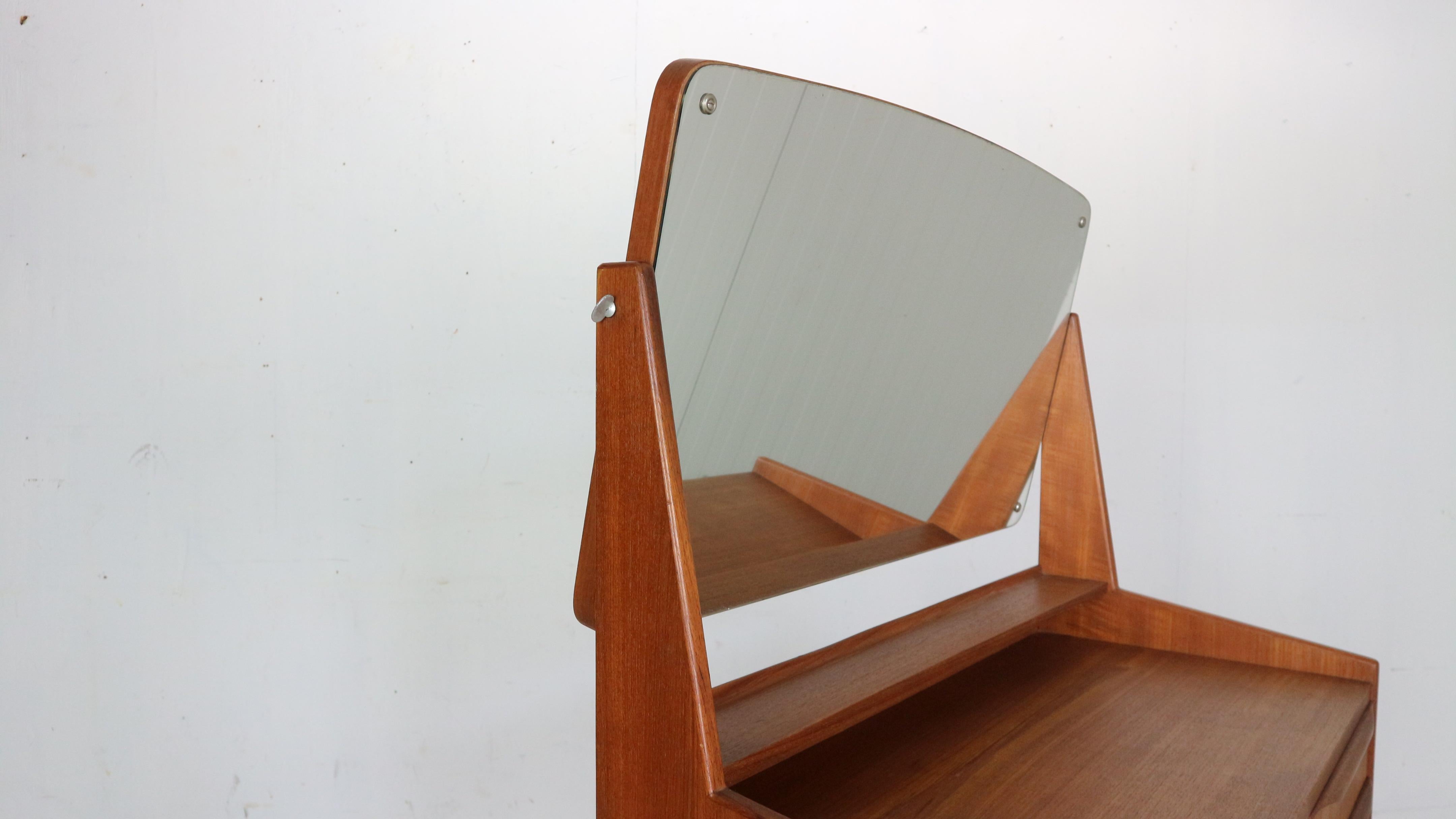 Mid-Century Modern Elegant Teak Vanity Table/ Cabinet, 1960's, Denmark 2