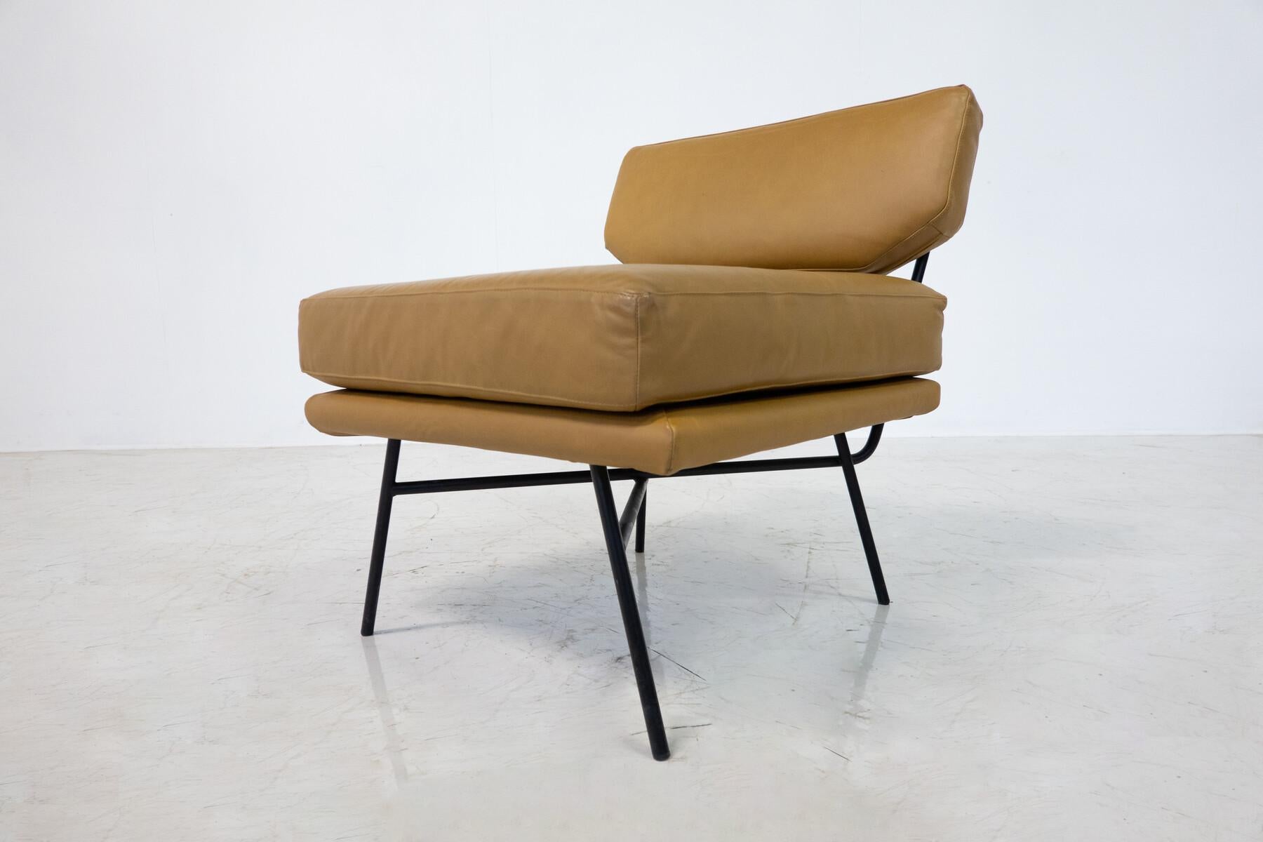 Mid-Century Modern 'Elettra' Armchair by Stdio BBPR for Arflex, Leather and Iron For Sale 7