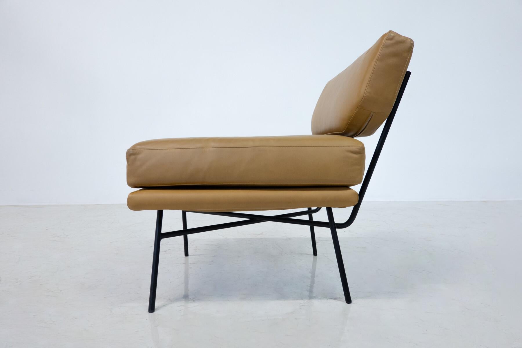 Mid-Century Modern 'Elettra' Armchair by Stdio BBPR for Arflex, Leather and Iron For Sale 10