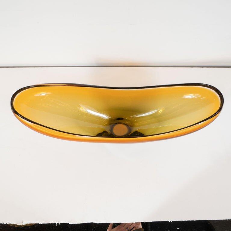Moderne elliptische Schale aus mundgeblasenem Murano-Bernsteinglas aus der Jahrhundertmitte im Zustand „Hervorragend“ im Angebot in New York, NY