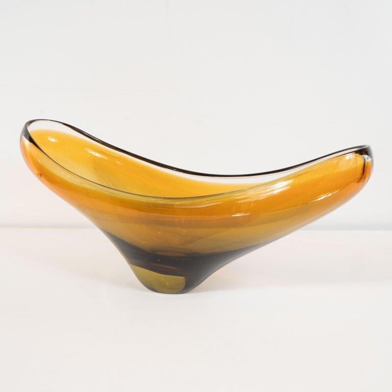 Moderne elliptische Schale aus mundgeblasenem Murano-Bernsteinglas aus der Jahrhundertmitte (Ende des 20. Jahrhunderts) im Angebot