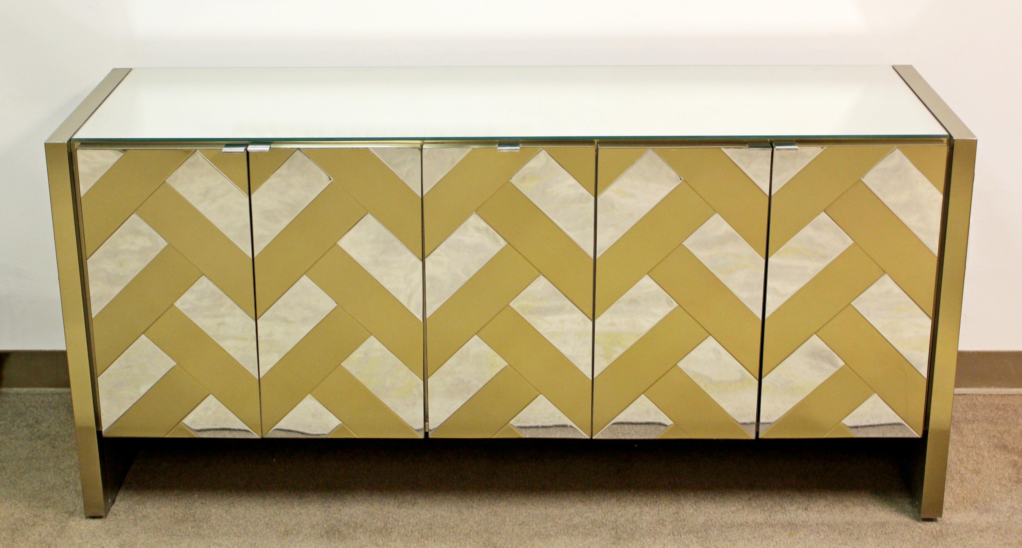 For your consideration is a magnificent credenza, made of patterned brass and mirror, by Ello, circa 1970s. In excellent vintage condition. The dimensions are 63.5